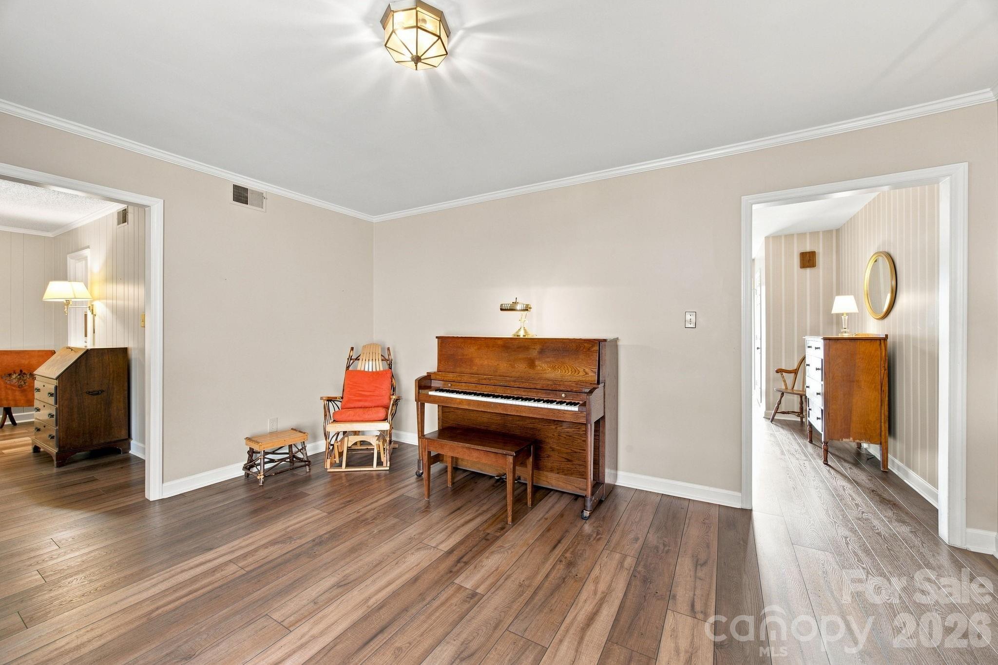 6836 Dumbarton Drive Property Photo 16