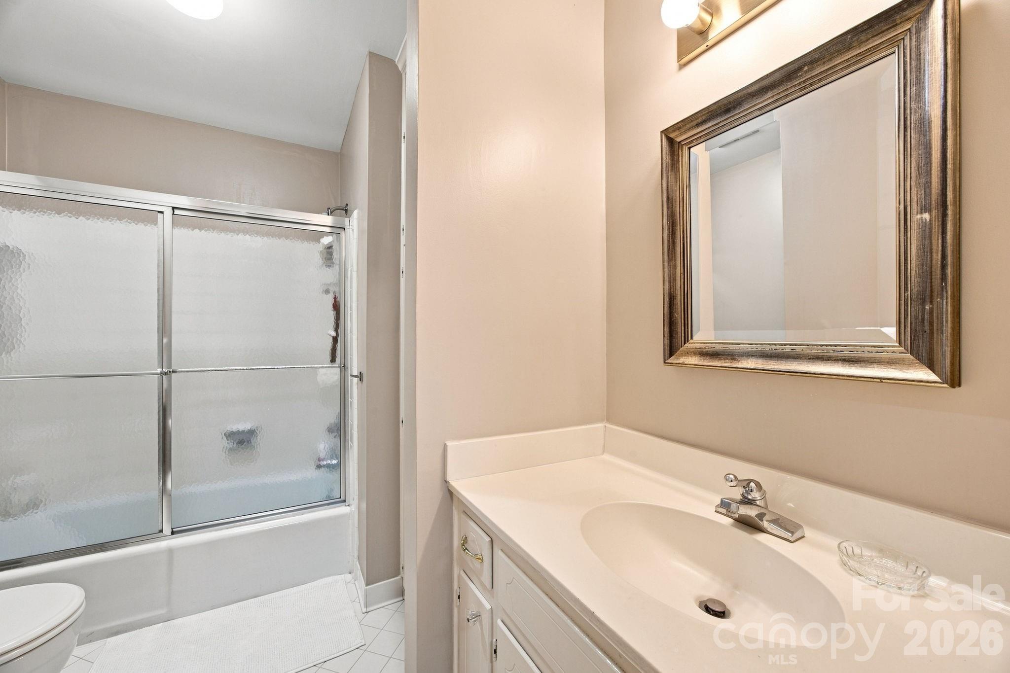 6836 Dumbarton Drive Property Photo 25