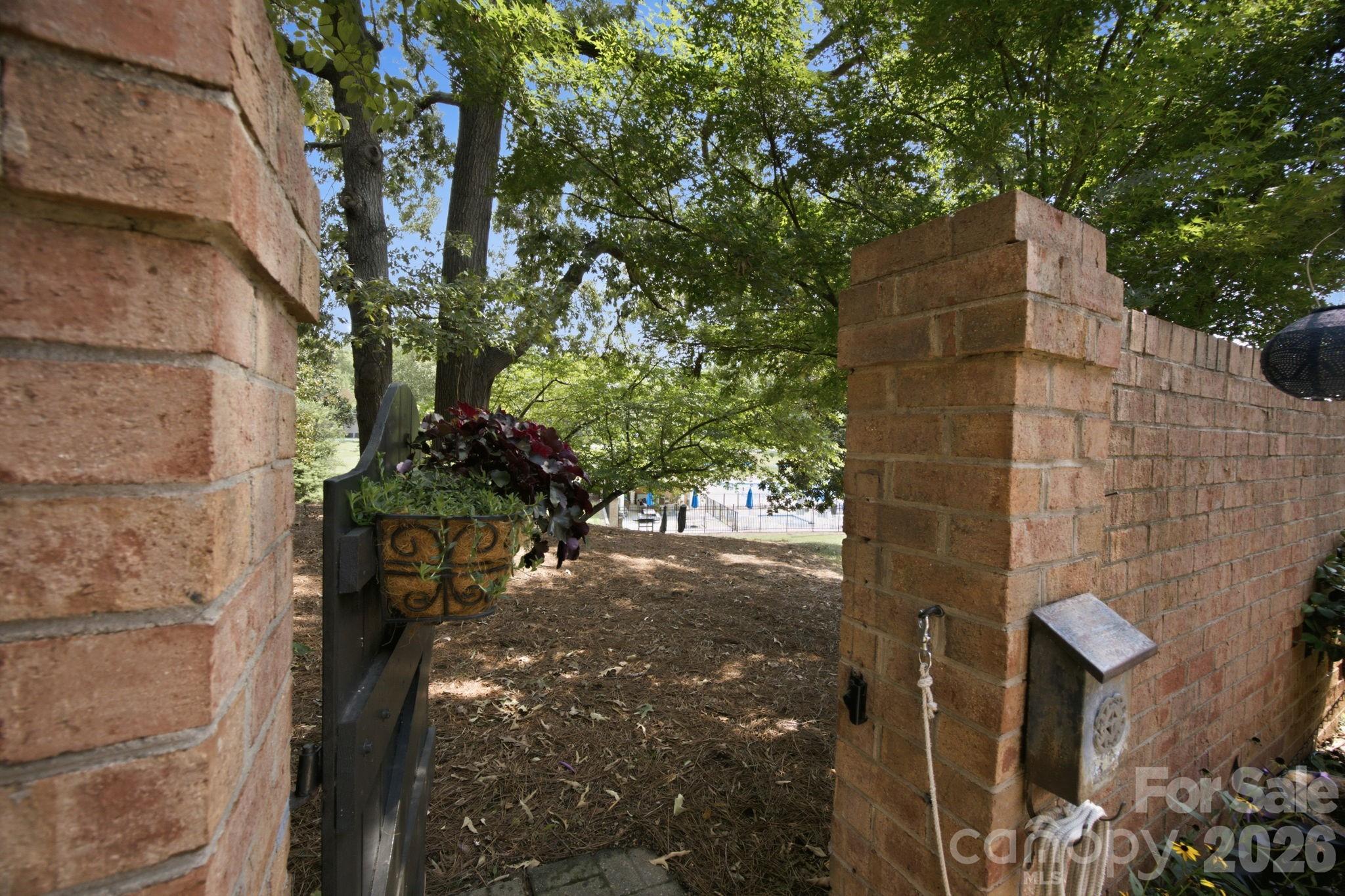 6836 Dumbarton Drive Property Photo 28