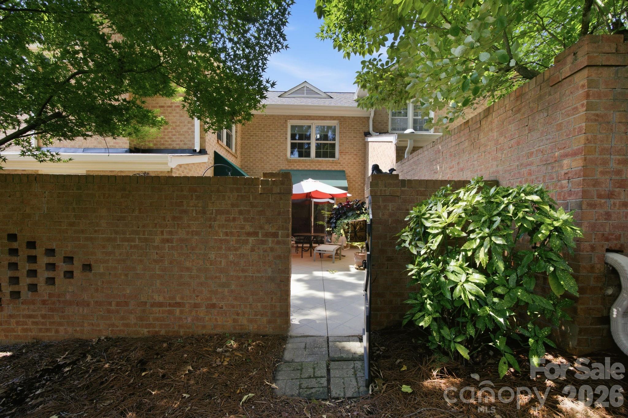 6836 Dumbarton Drive Property Photo 30