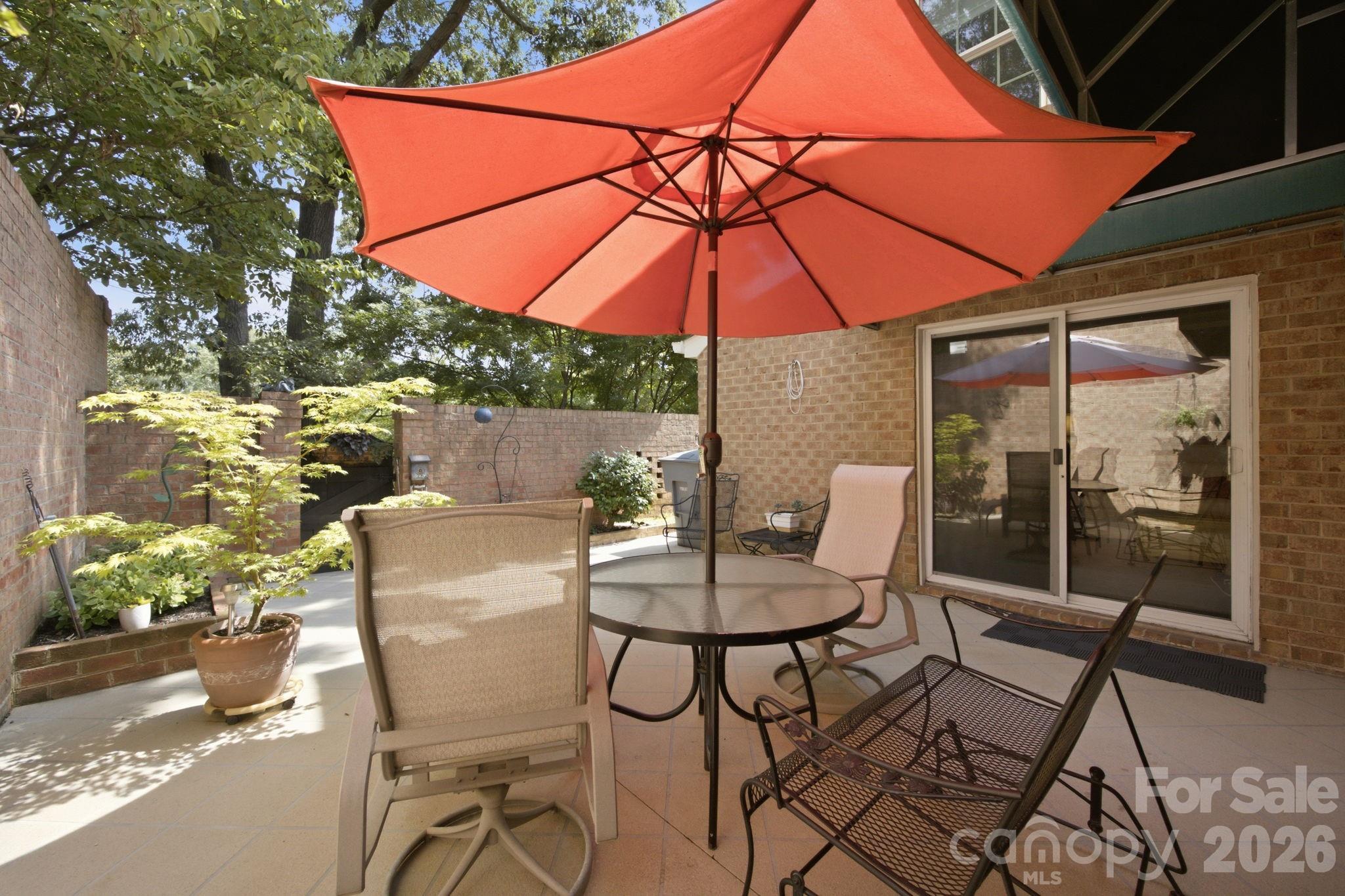 6836 Dumbarton Drive Property Photo 31