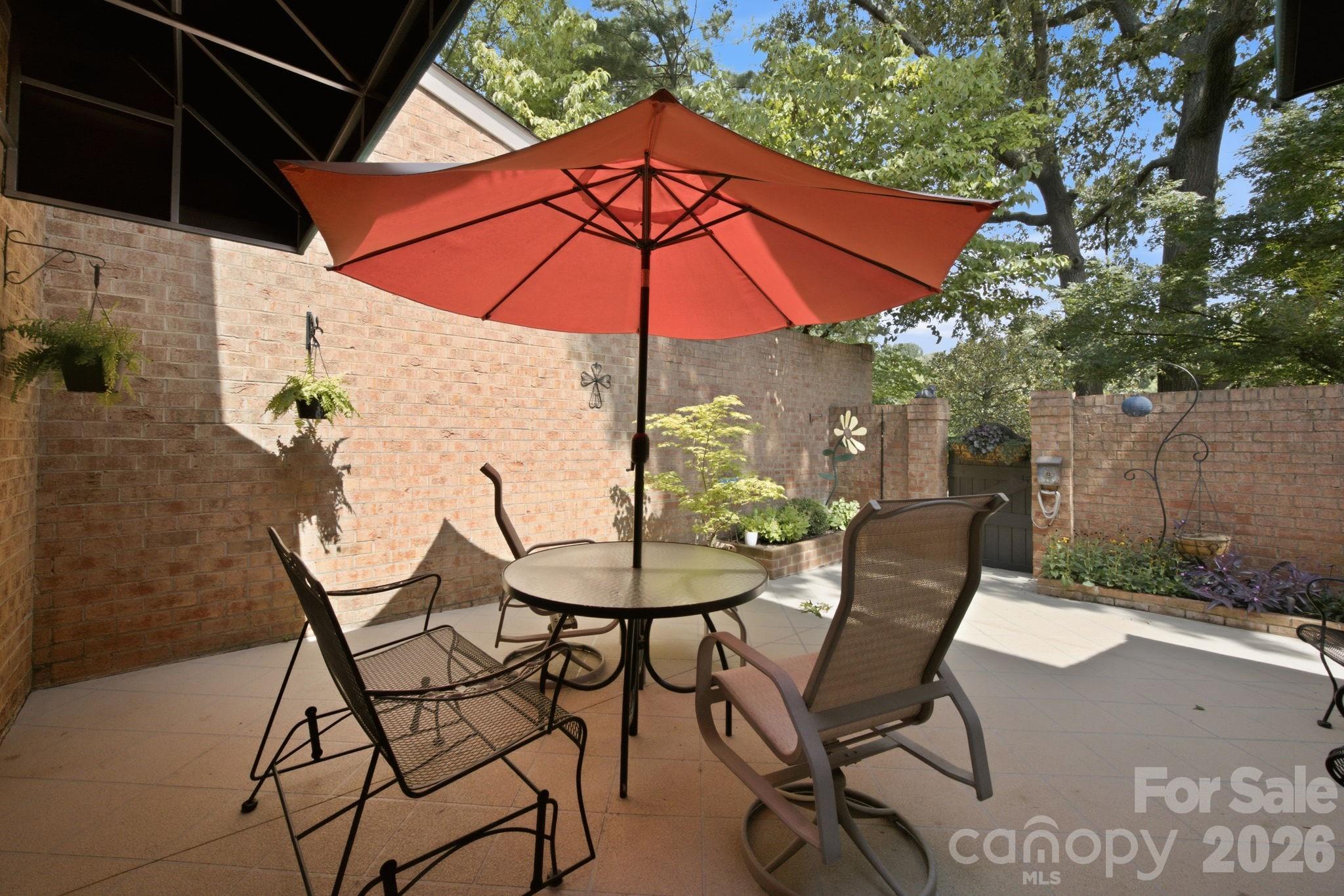 6836 Dumbarton Drive Property Photo 32