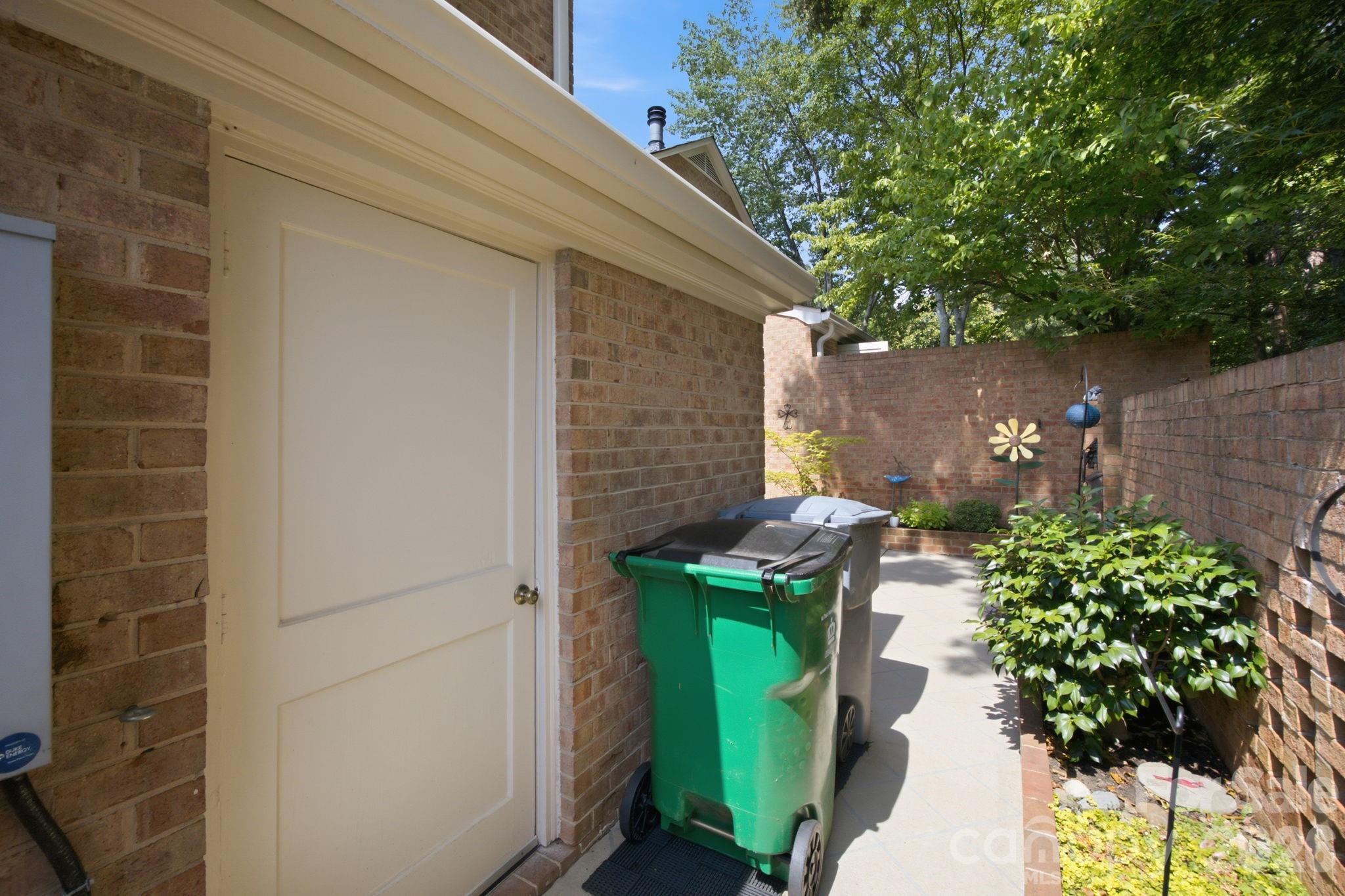 6836 Dumbarton Drive Property Photo 34