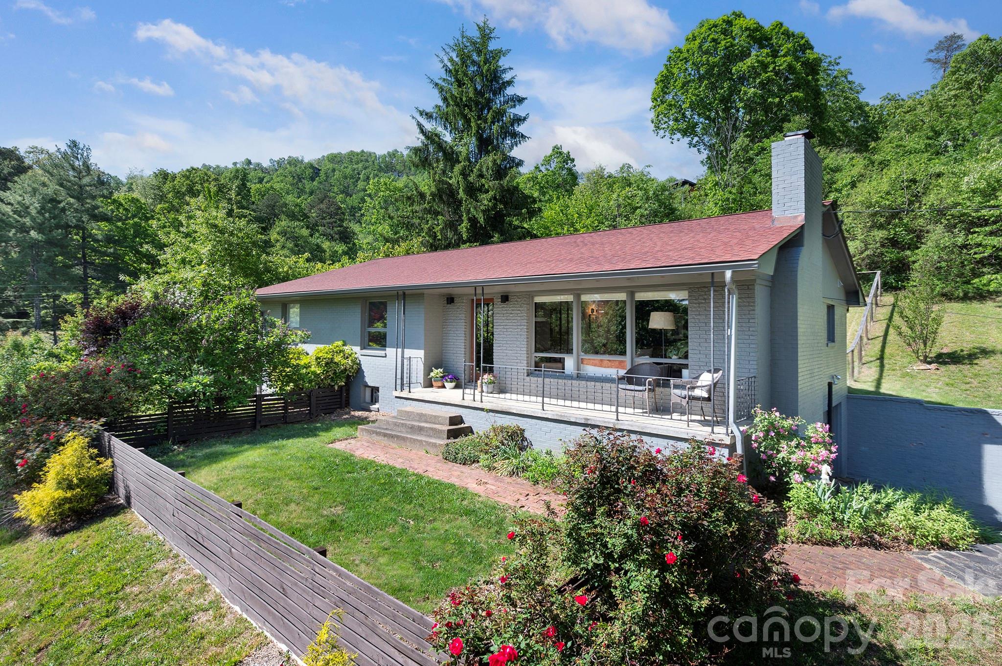 301 Stratford Road Property Photo 1