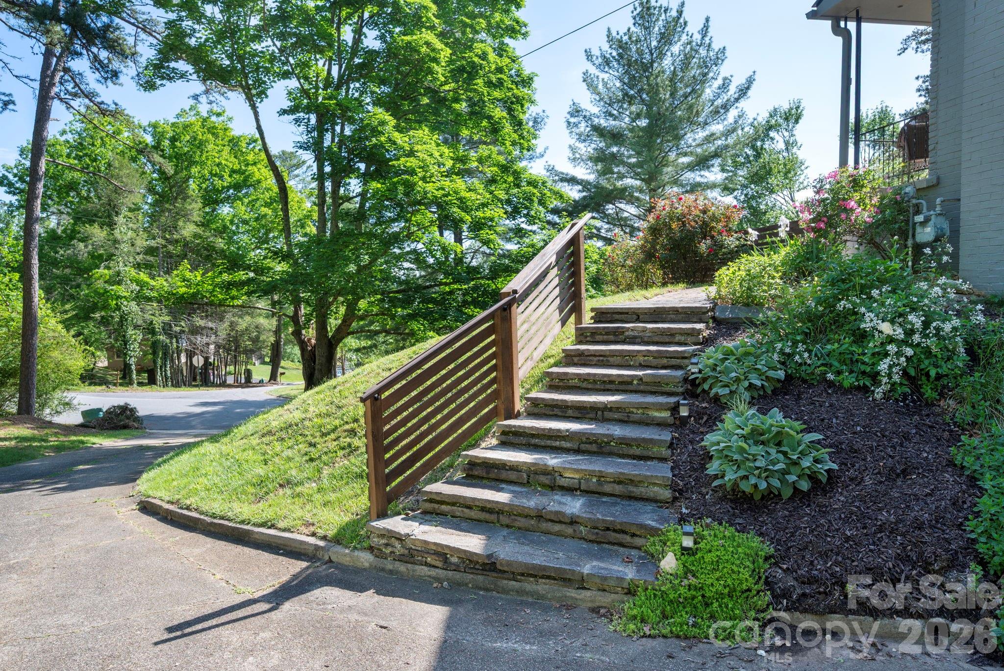 301 Stratford Road Property Photo 2