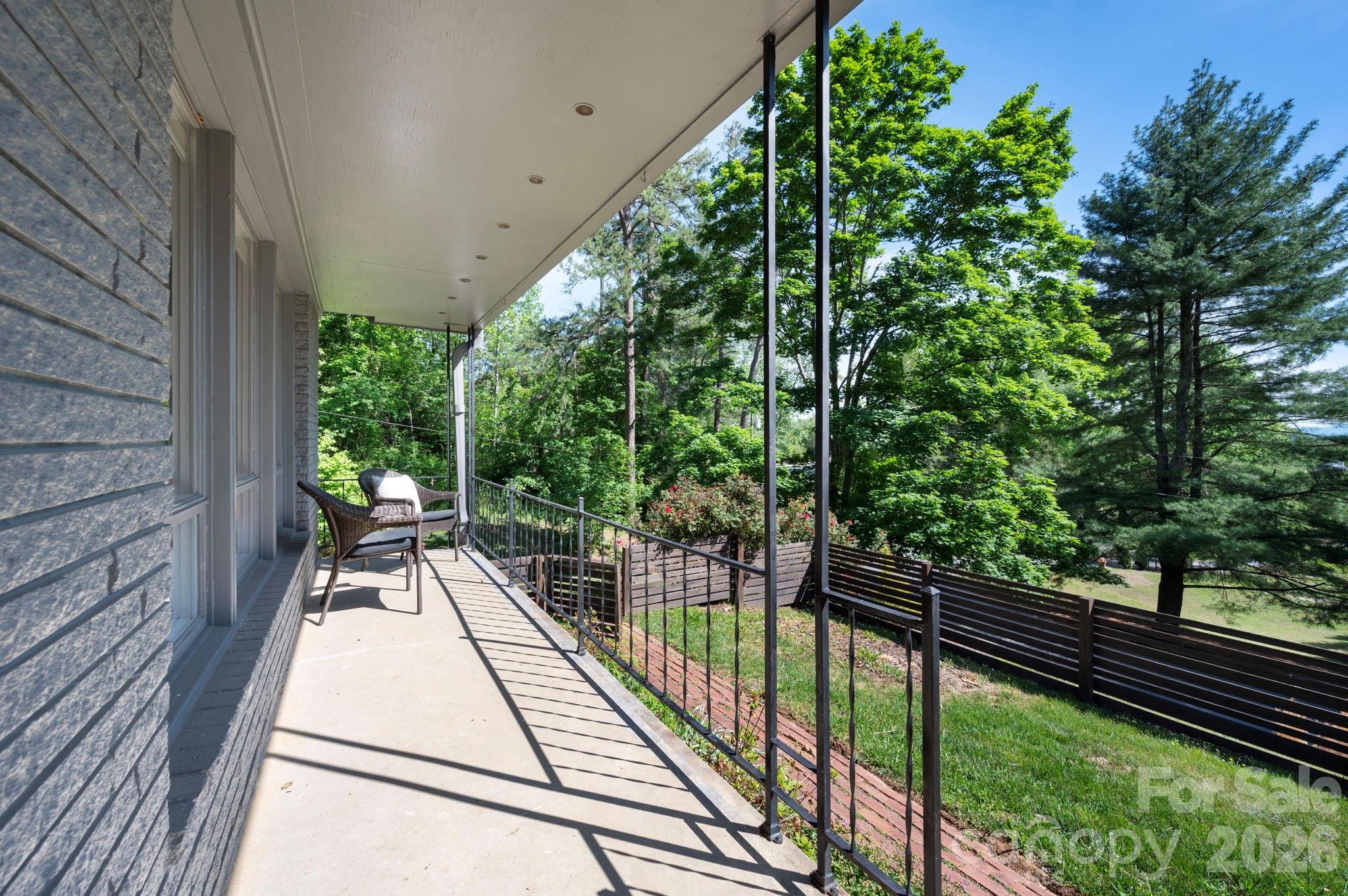 301 Stratford Road Property Photo 4