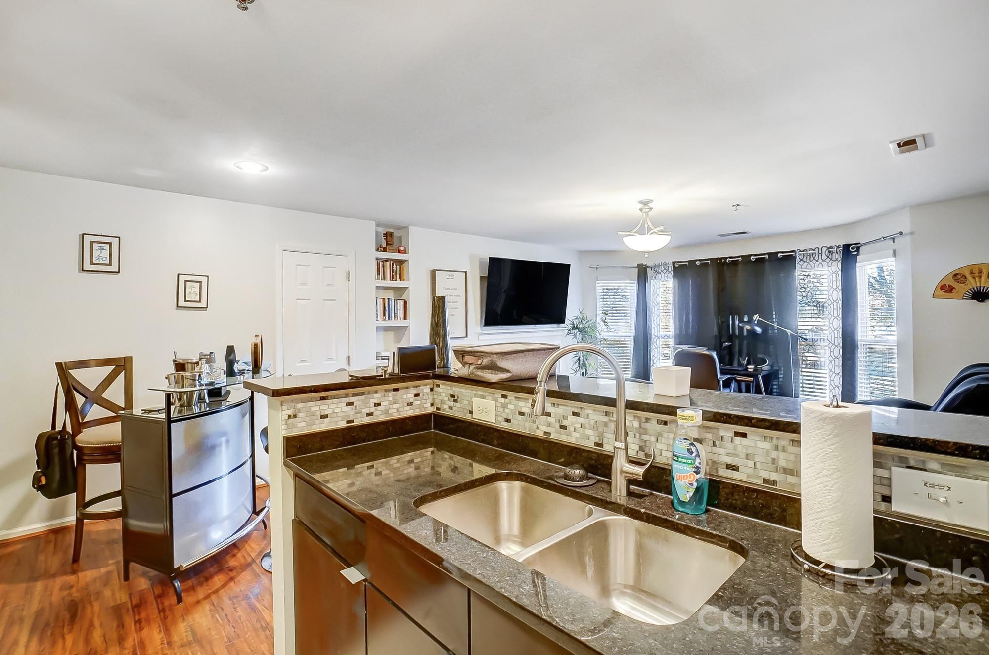 529 N Graham Street 2I Property Photo 1