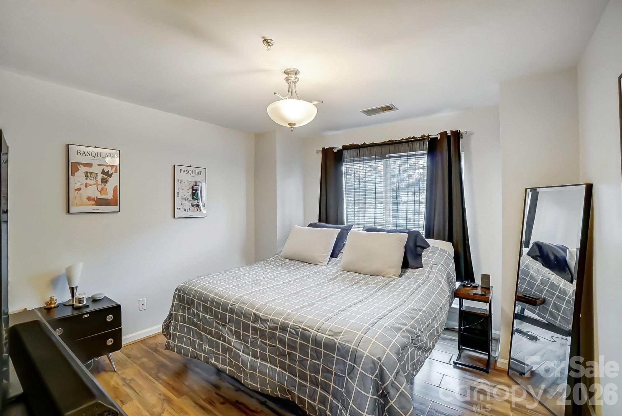 529 N Graham Street 2i Property Photo 4
