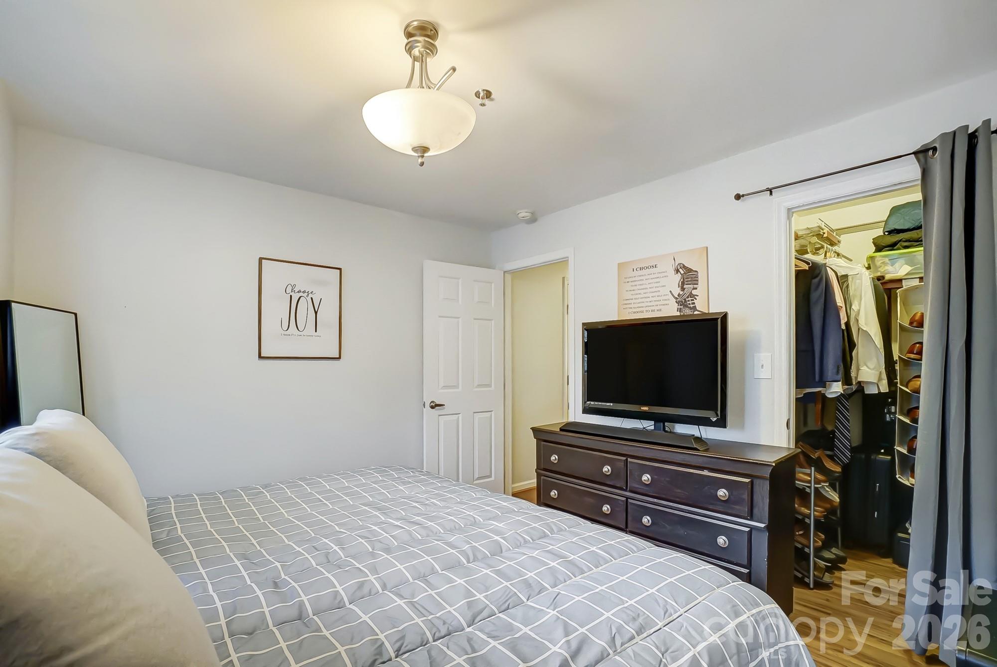 529 N Graham Street 2i Property Photo 5