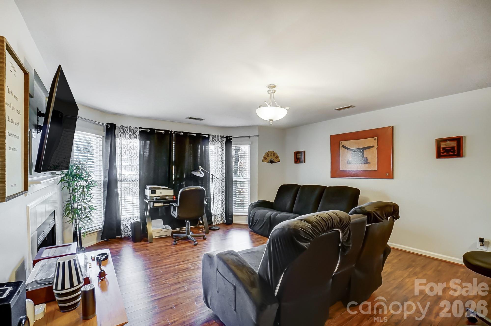529 N Graham Street 2i Property Photo 7