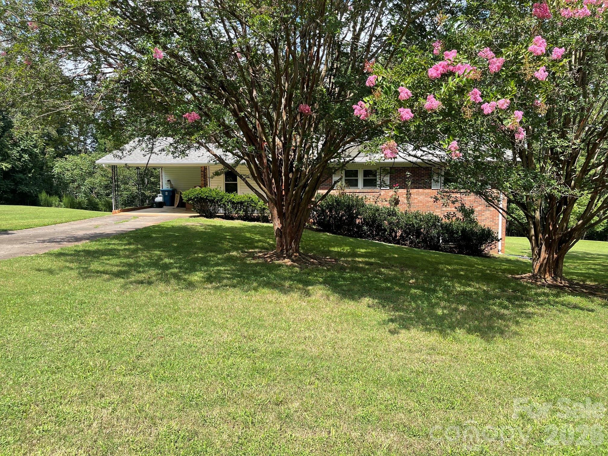 187 River Hills Drive Property Photo 1