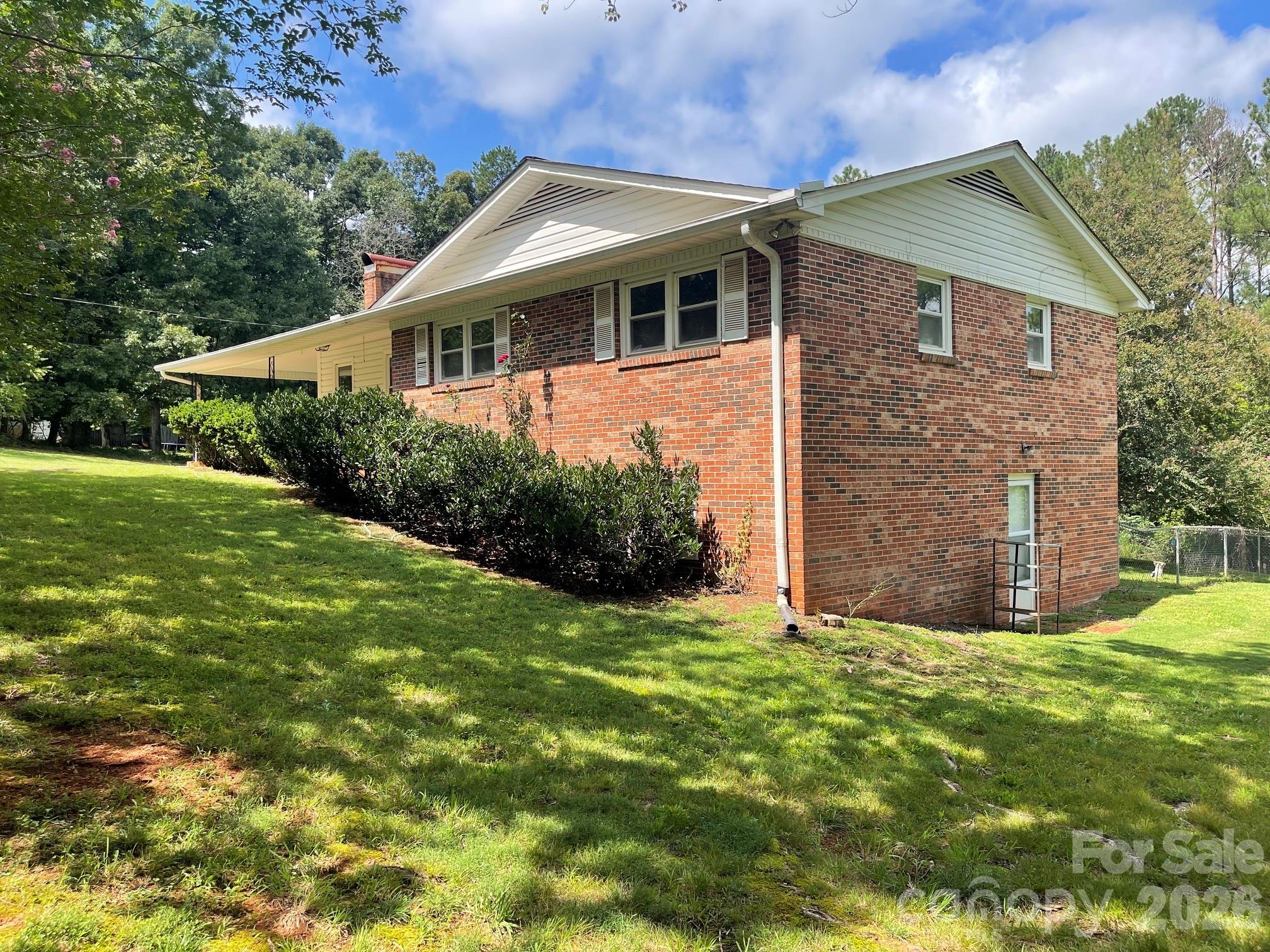 187 River Hills Drive Property Photo 2