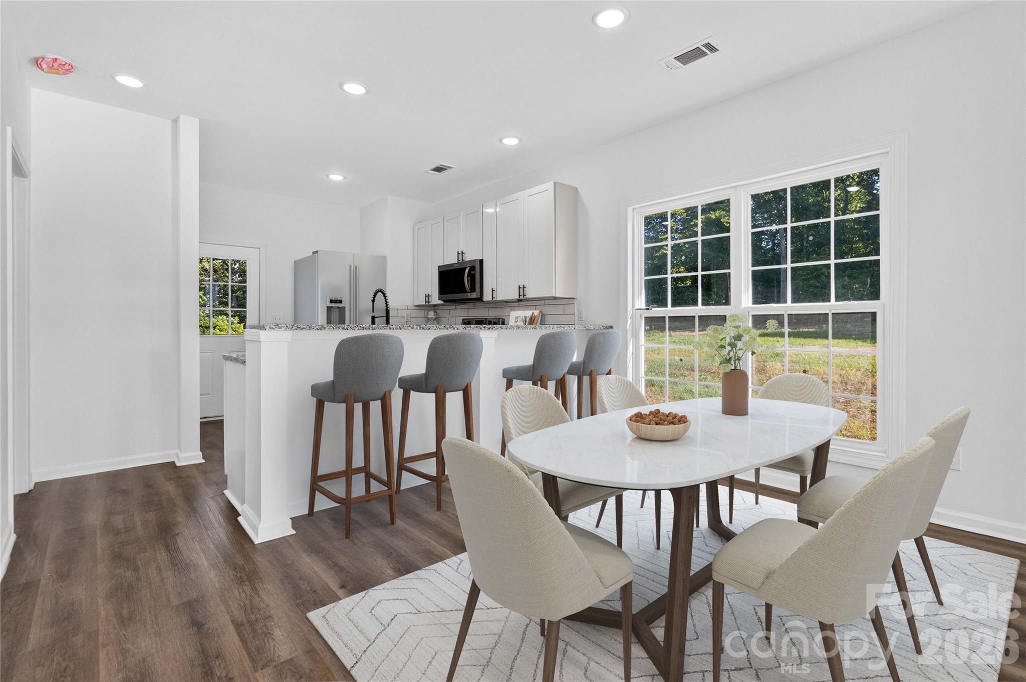2110 Pinnacle View Drive Property Photo 2