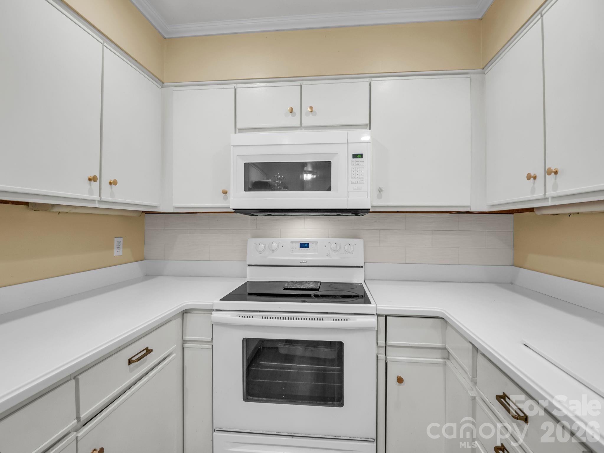 335 Melrose Avenue 111 Property Photo 12