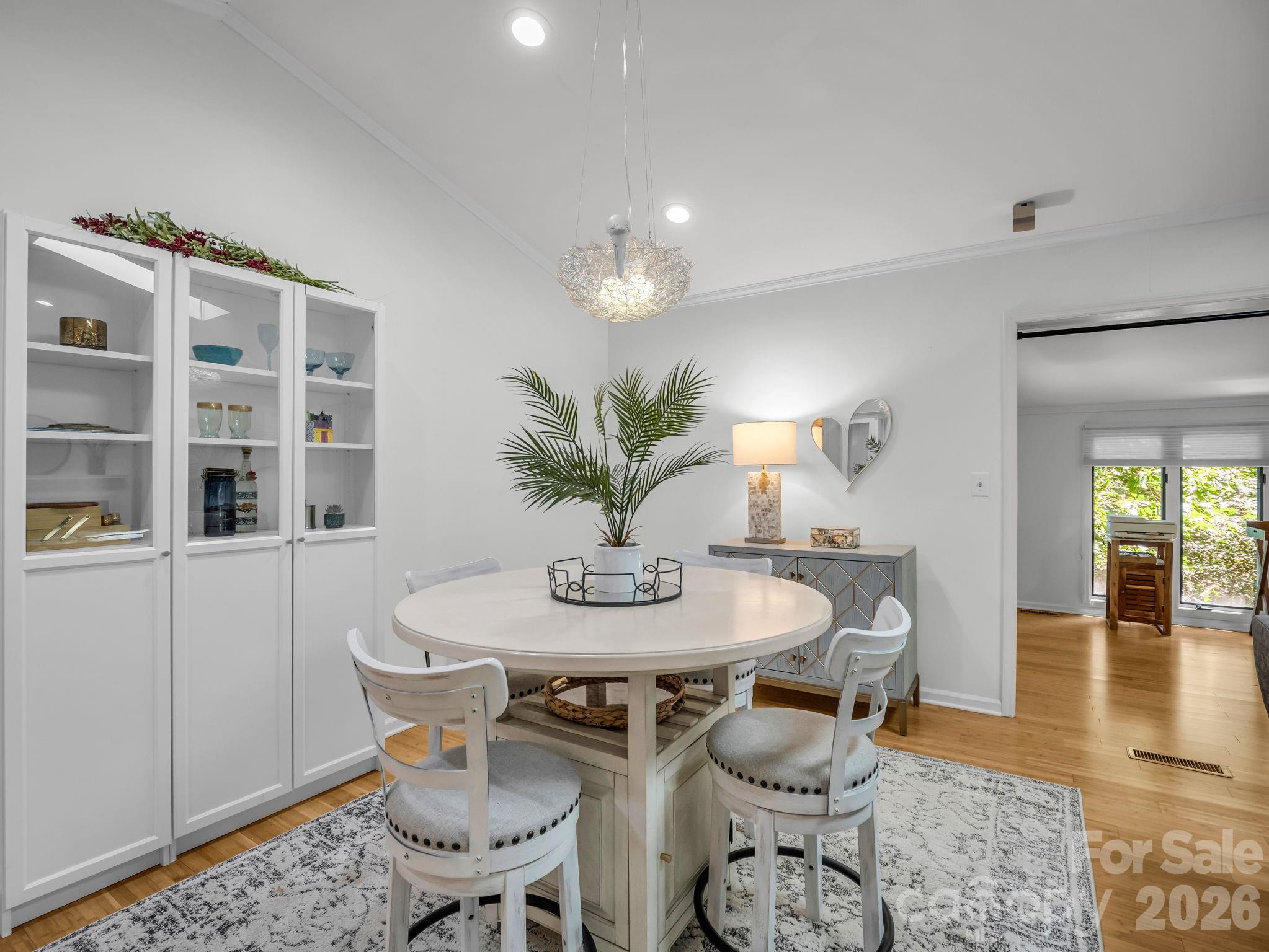 335 Melrose Avenue 111 Property Photo 15