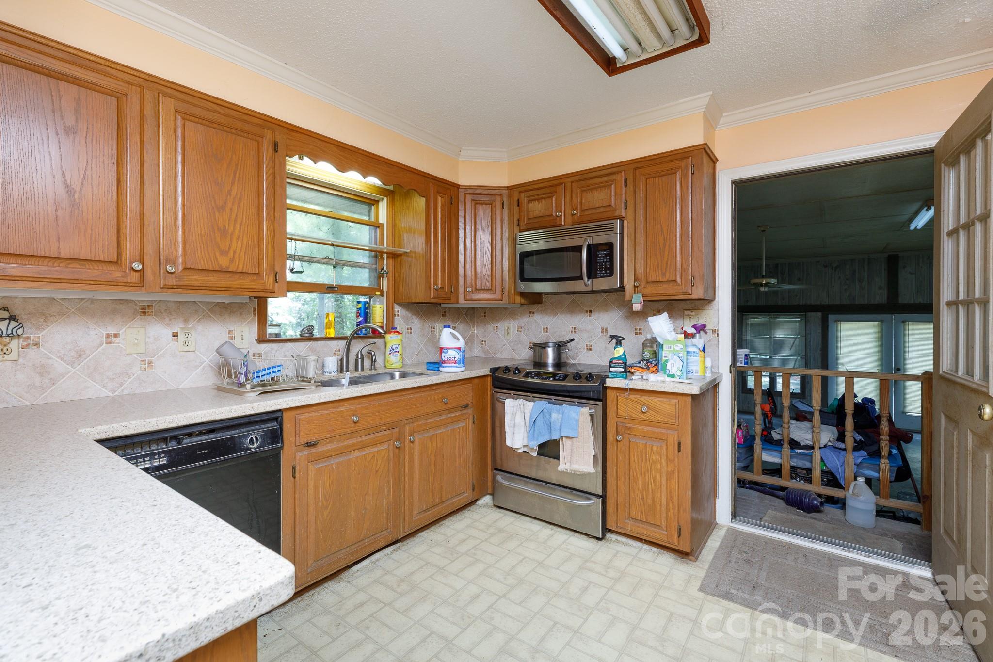 3550 Tree Line Drive Property Photo 12