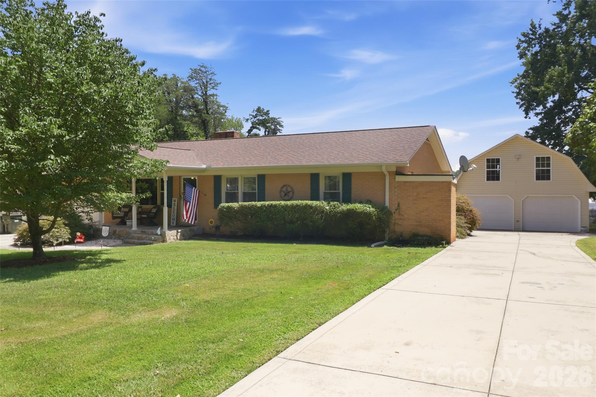 724 Hillcrest Drive Property Photo 3