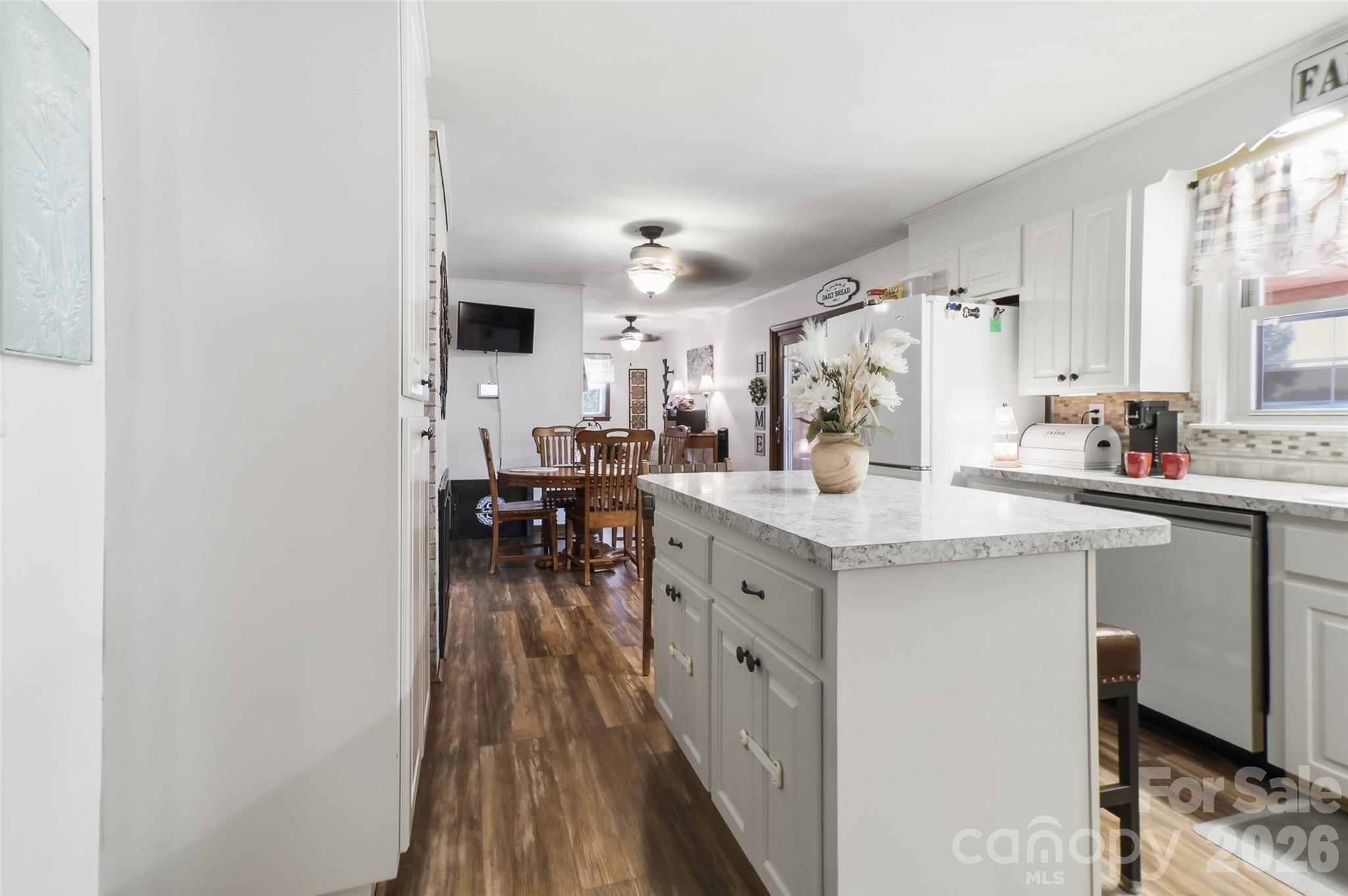 724 Hillcrest Drive Property Photo 11