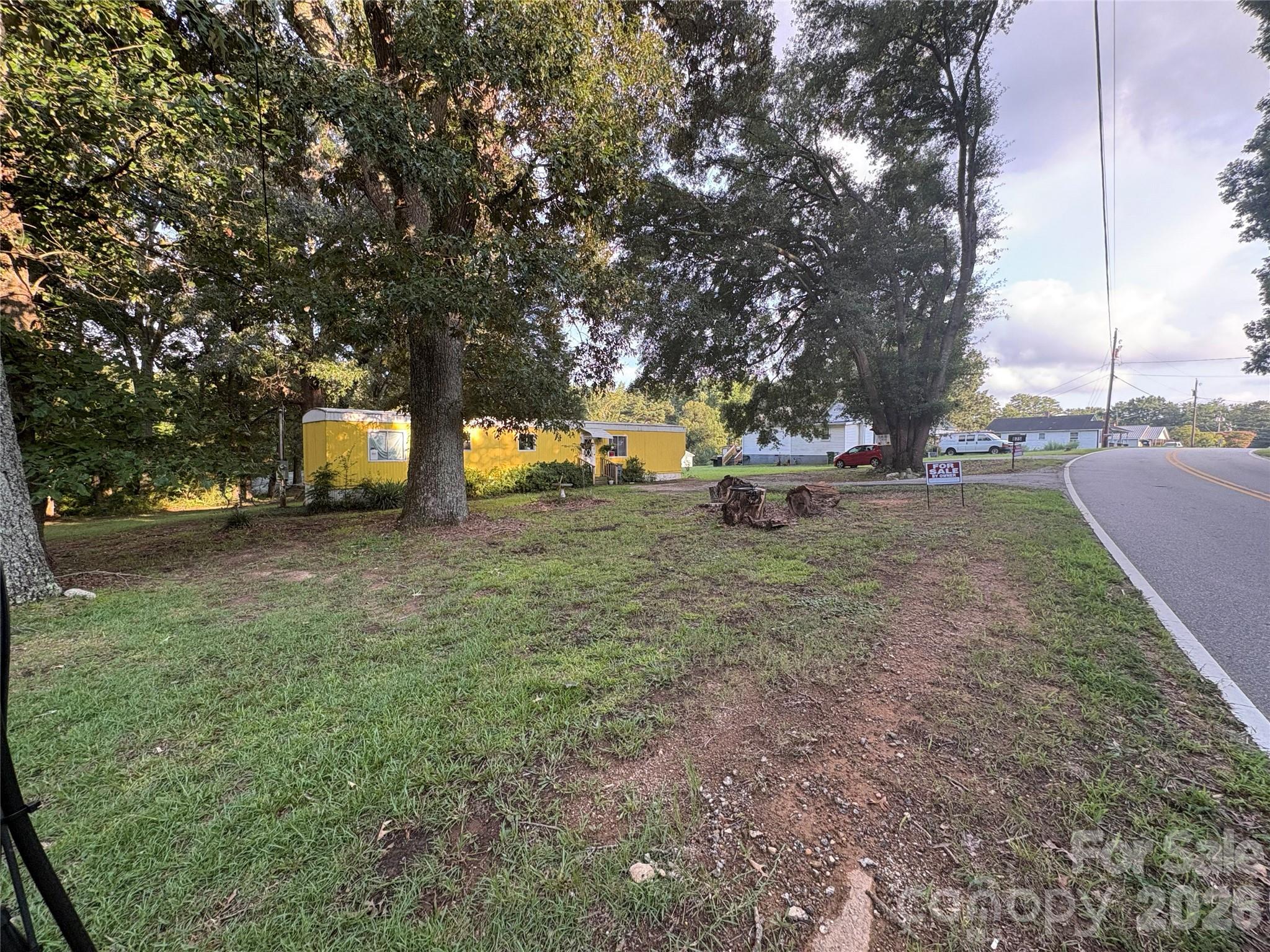 875 Hilldale Drive Property Photo 2