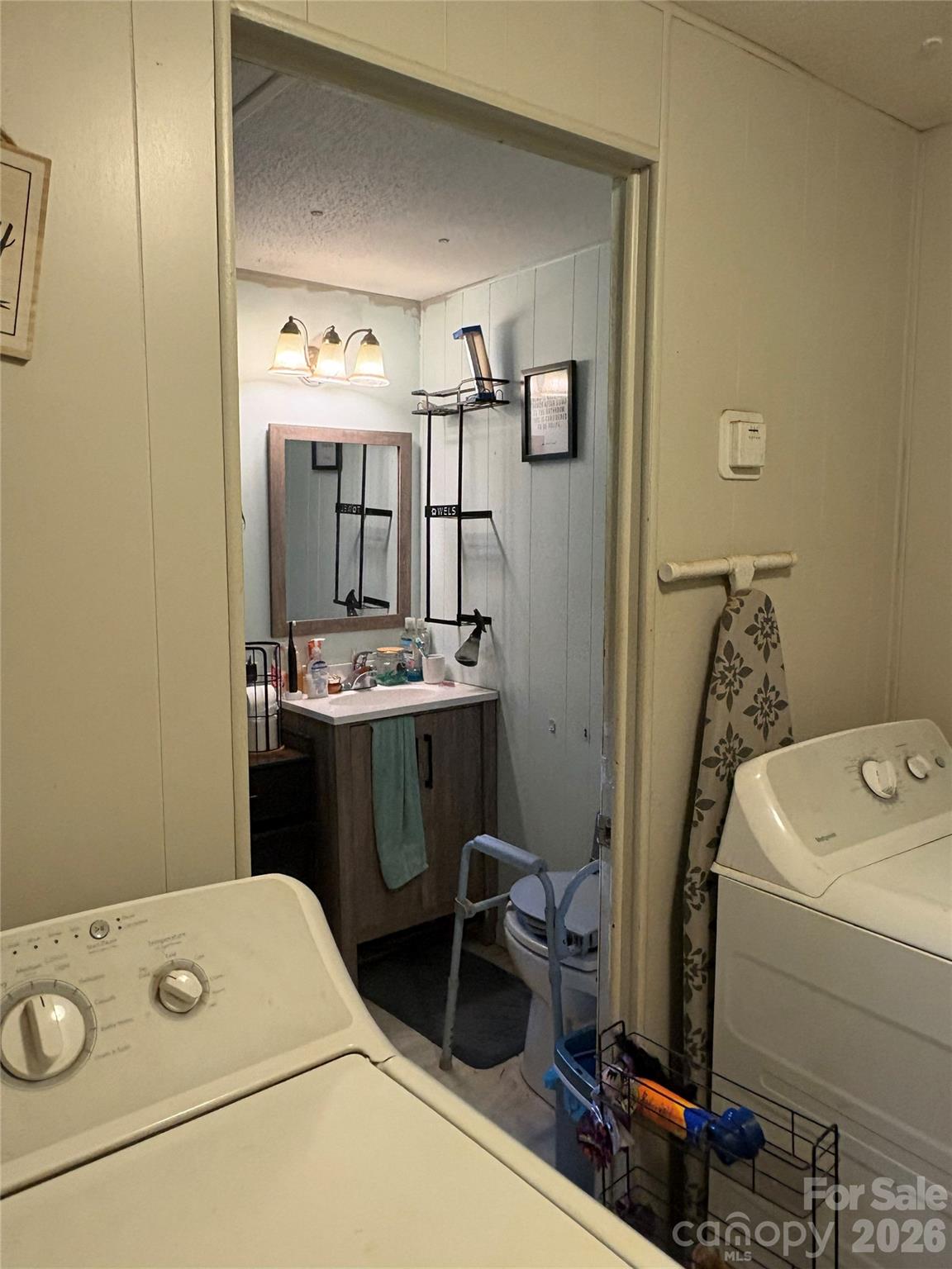 875 Hilldale Drive Property Photo 10