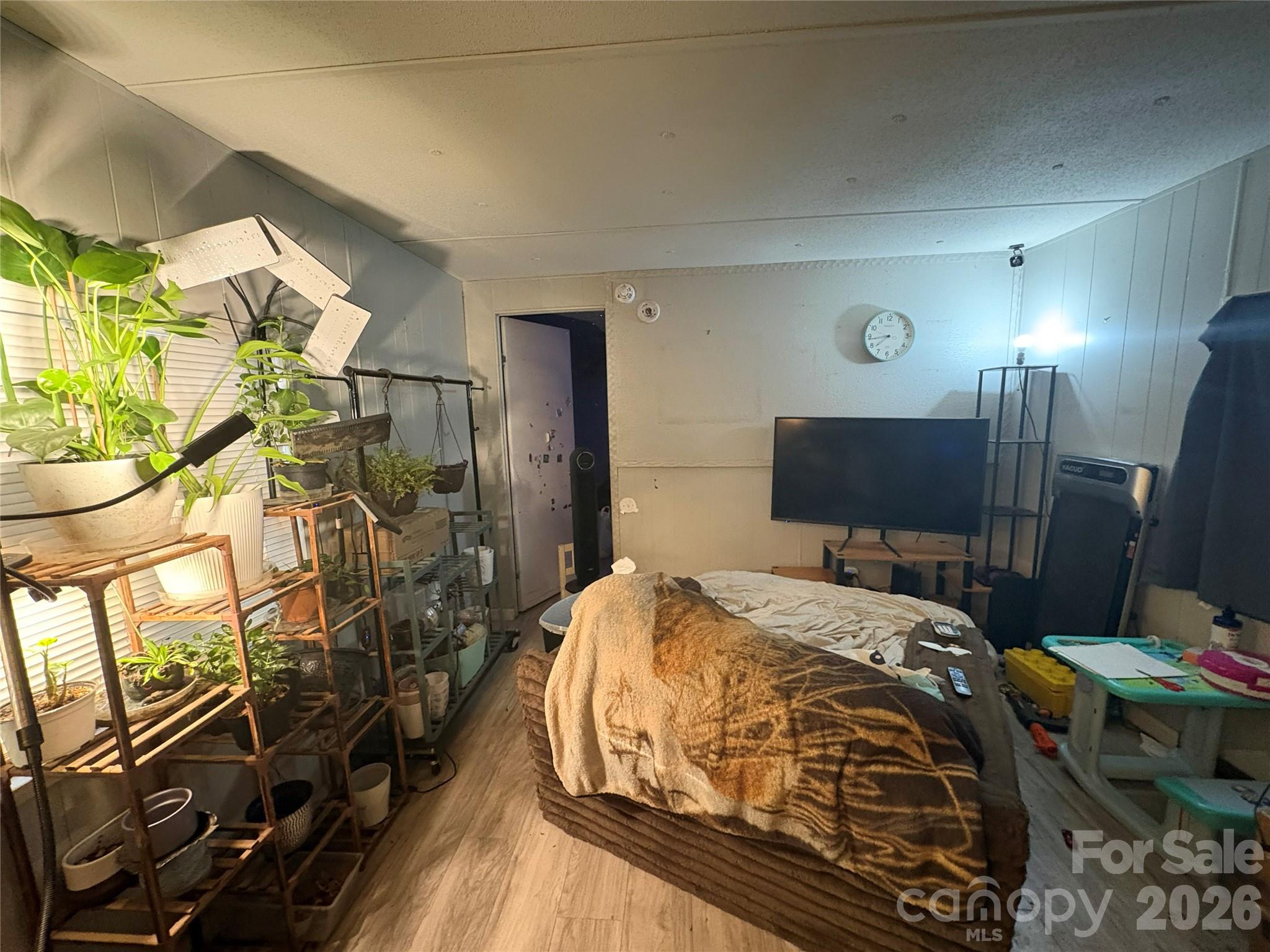 875 Hilldale Drive Property Photo 12