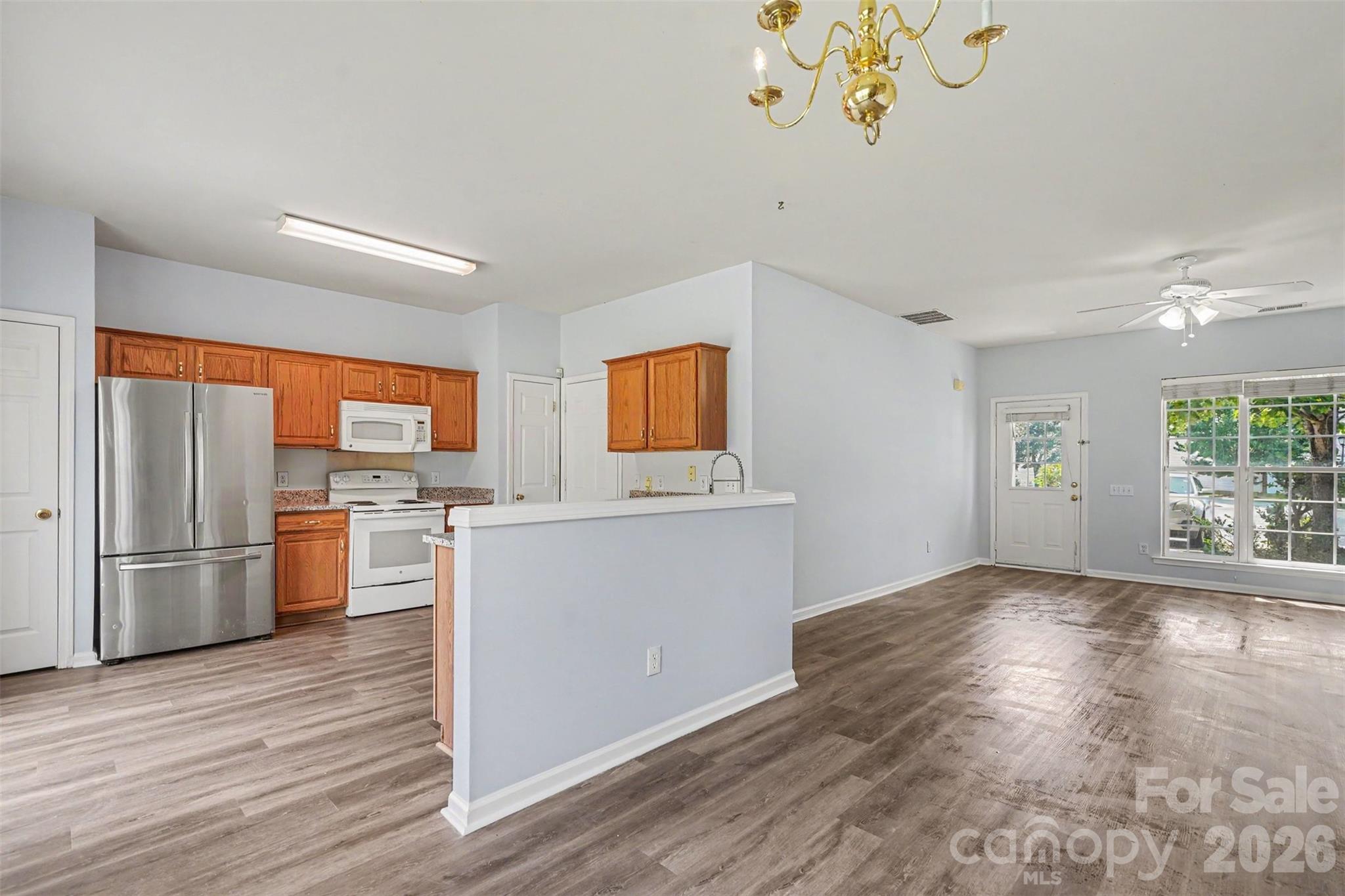 2410 Normancrest Court Property Photo 6