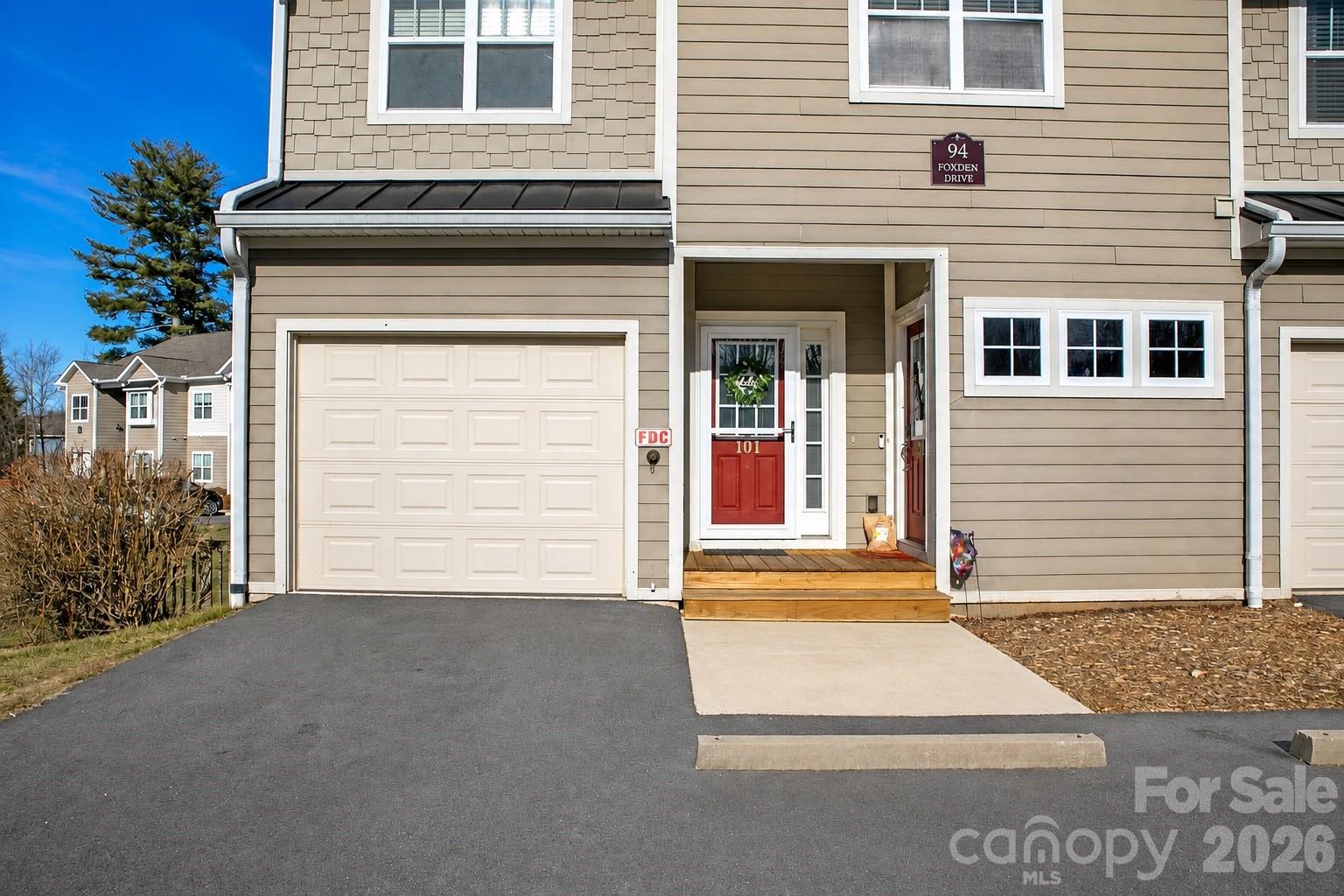94 Foxden Drive 101 Property Photo 1