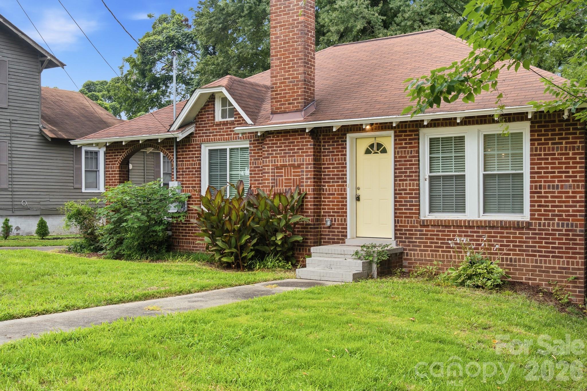 626 S Green Street Property Photo 2