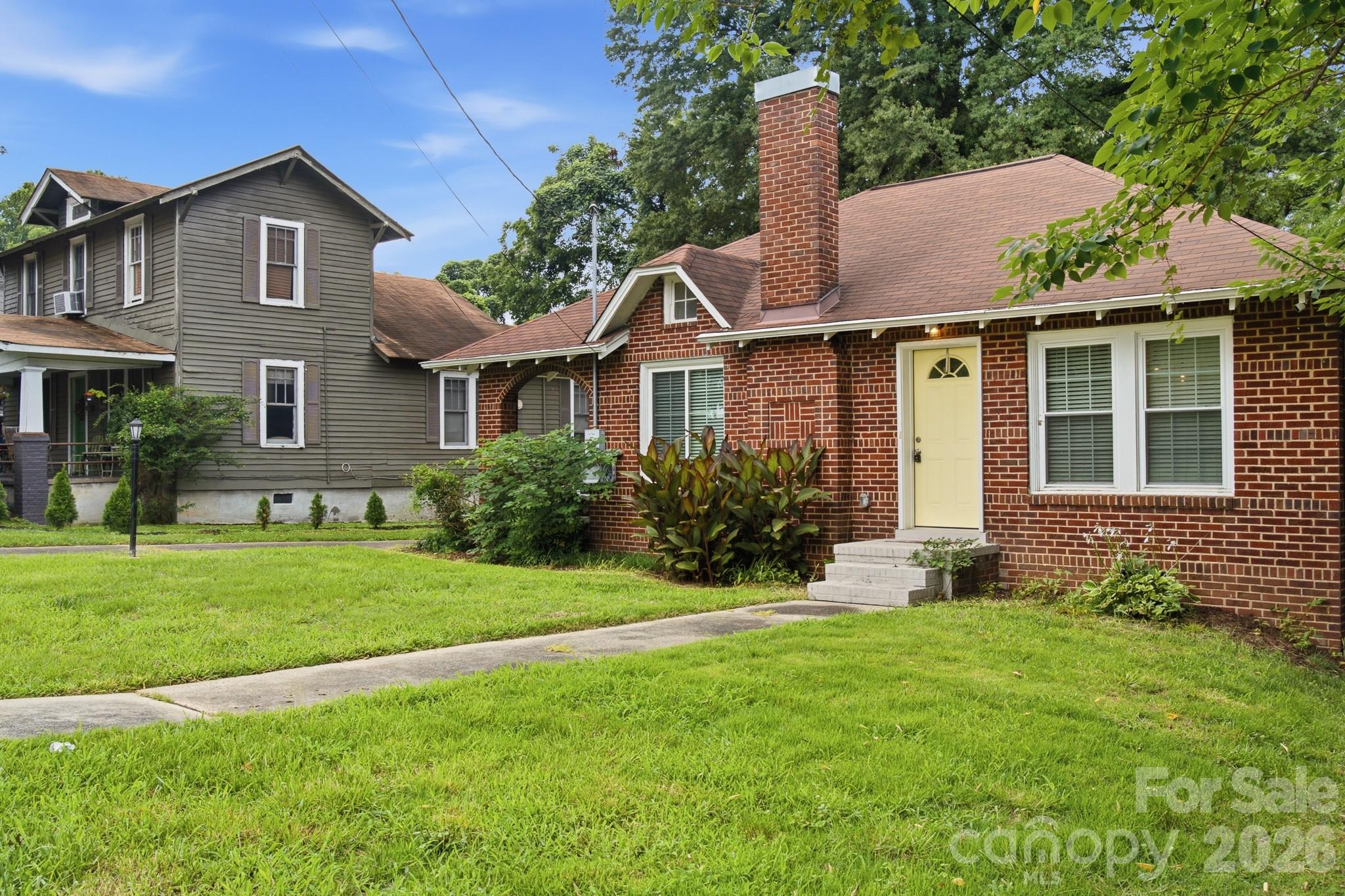 626 S Green Street Property Photo 3