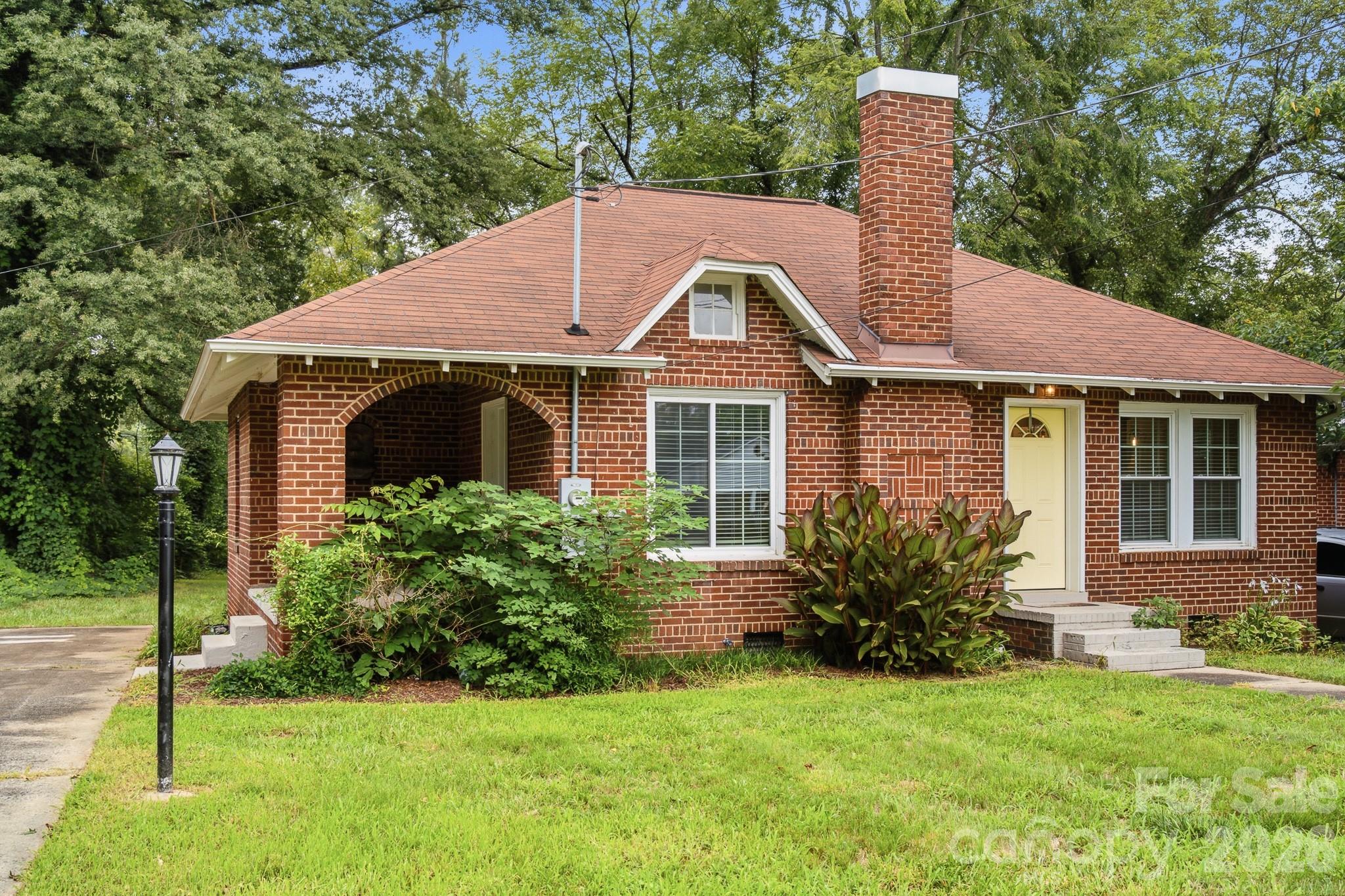 626 S Green Street Property Photo 4