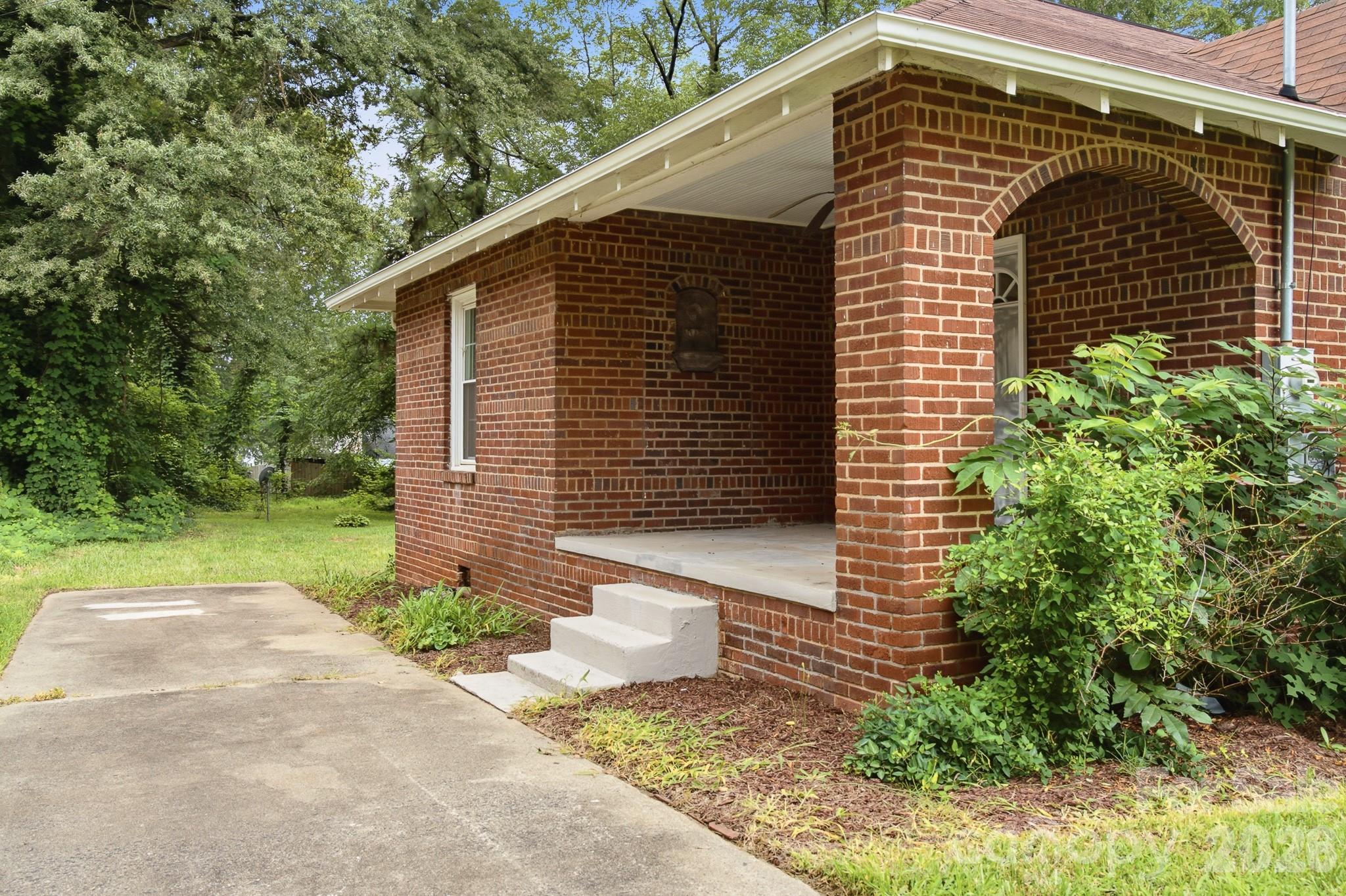 626 S Green Street Property Photo 5