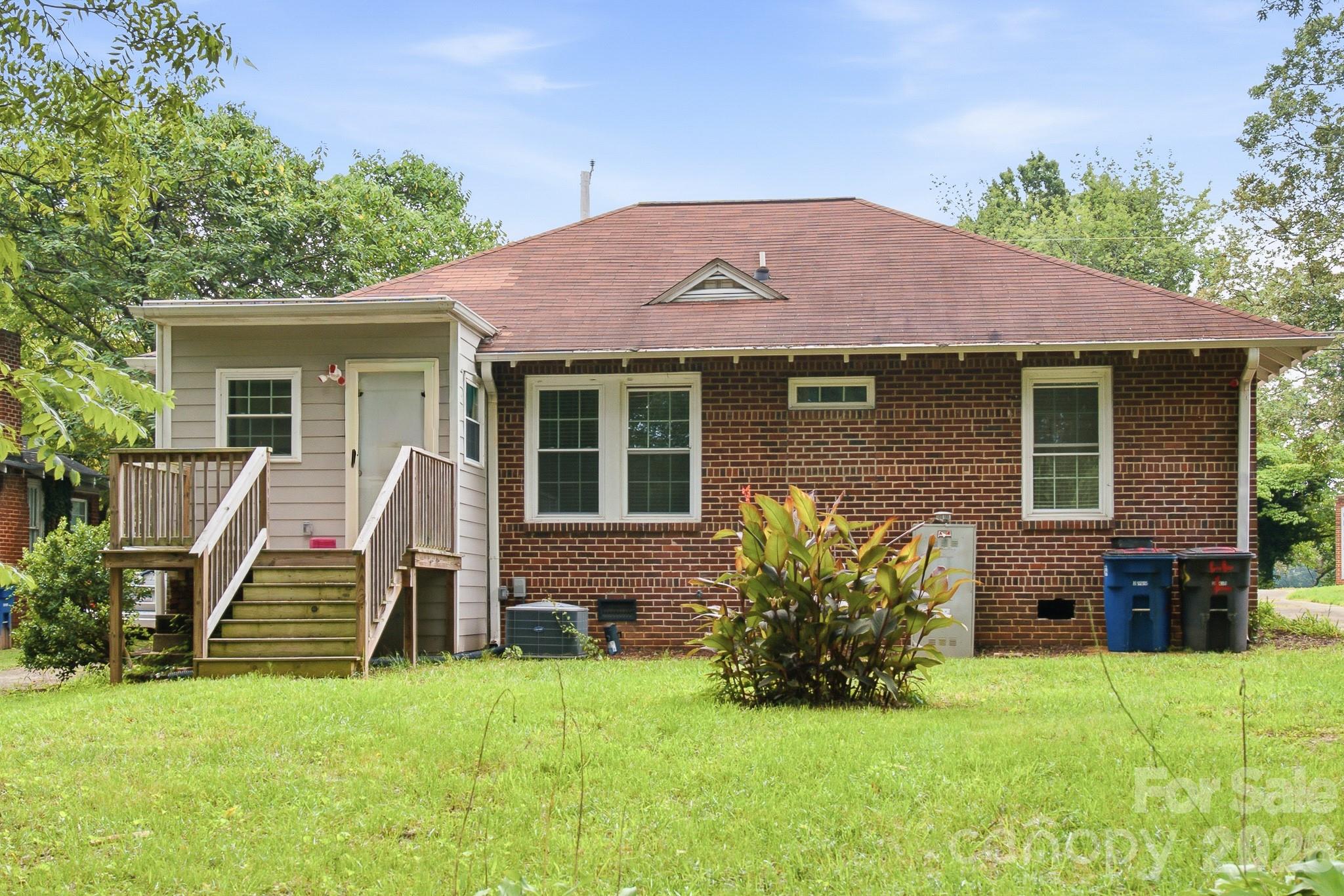 626 S Green Street Property Photo 7