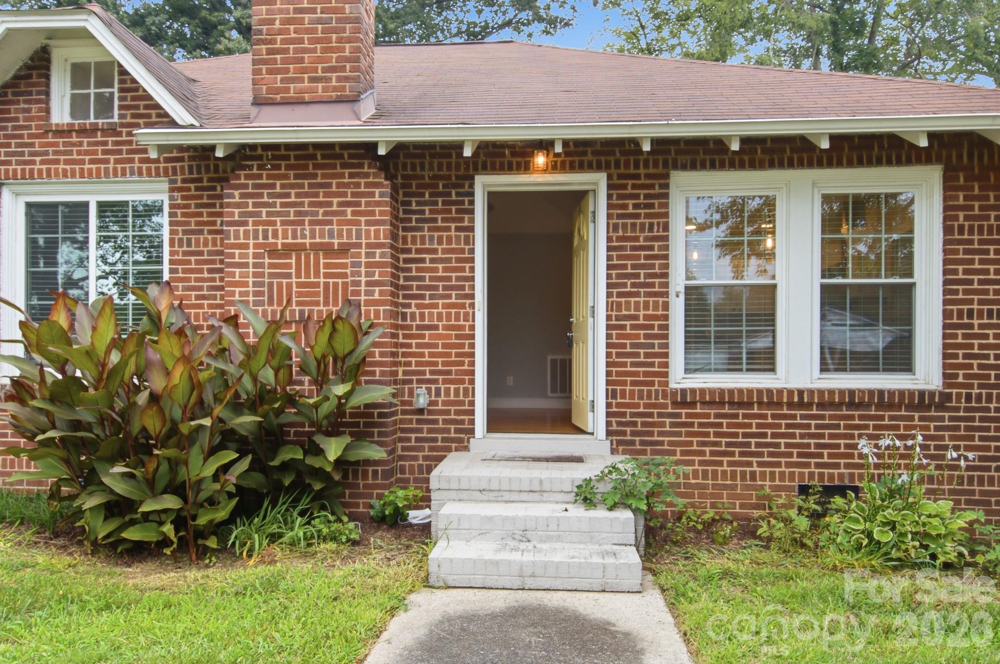 626 S Green Street Property Photo 9