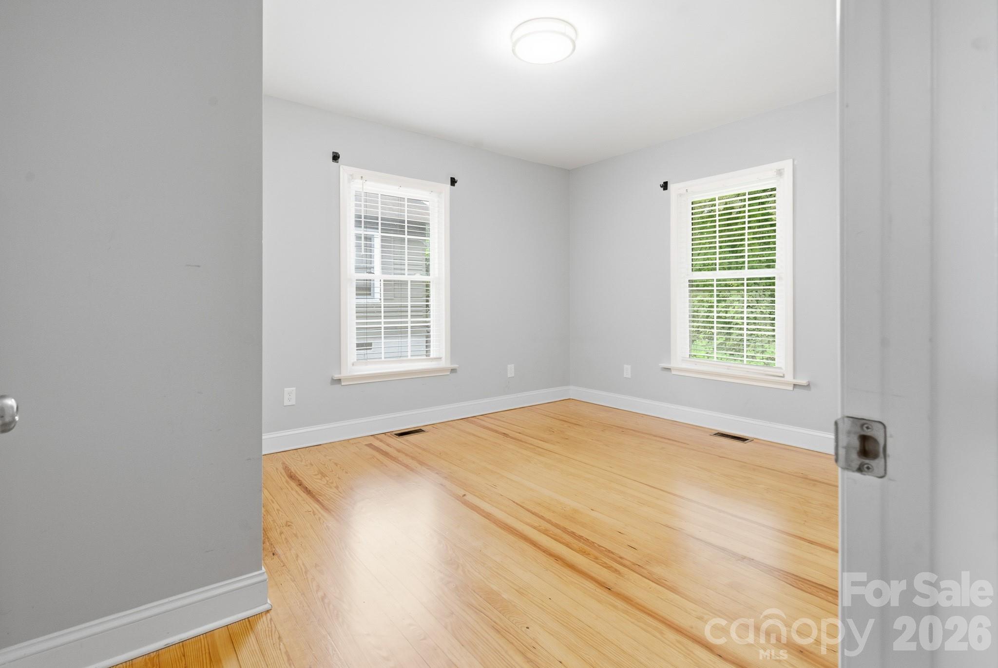 626 S Green Street Property Photo 11