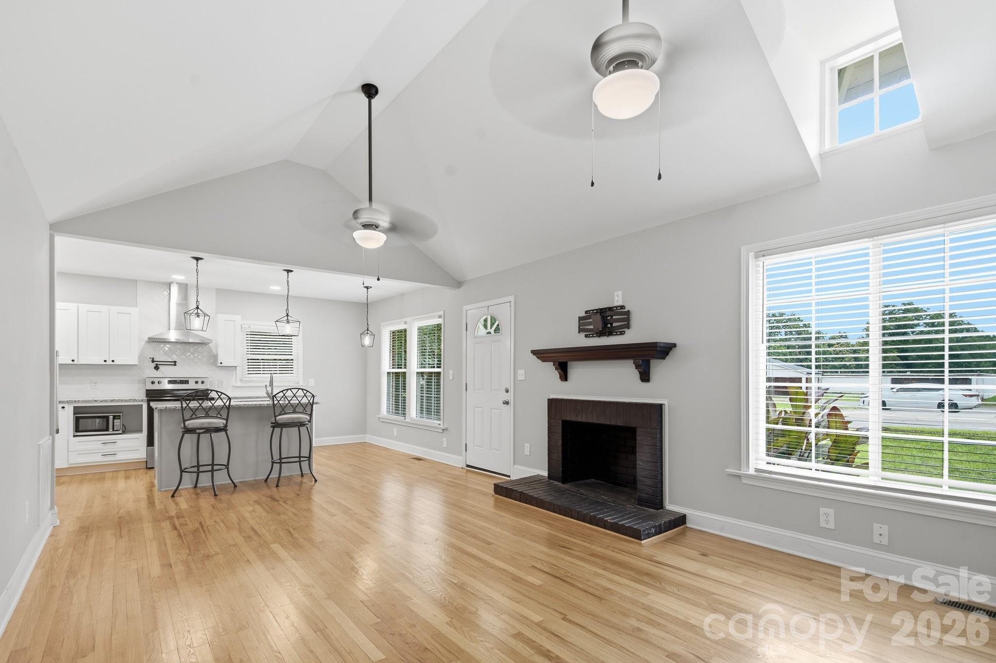 626 S Green Street Property Photo 25