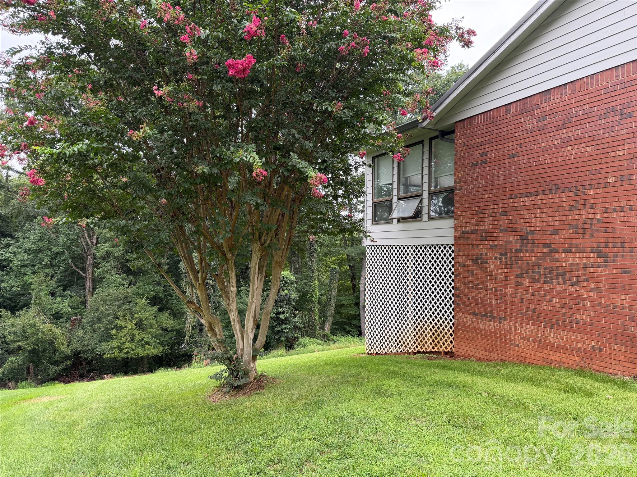 1000 Beaumont Poplar Street Property Photo 2