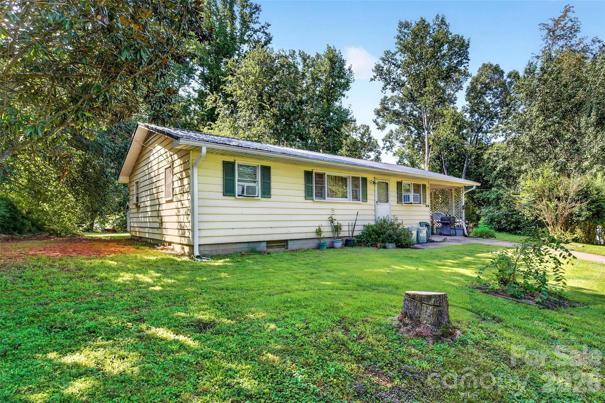 55 Edwards Drive Property Photo 3