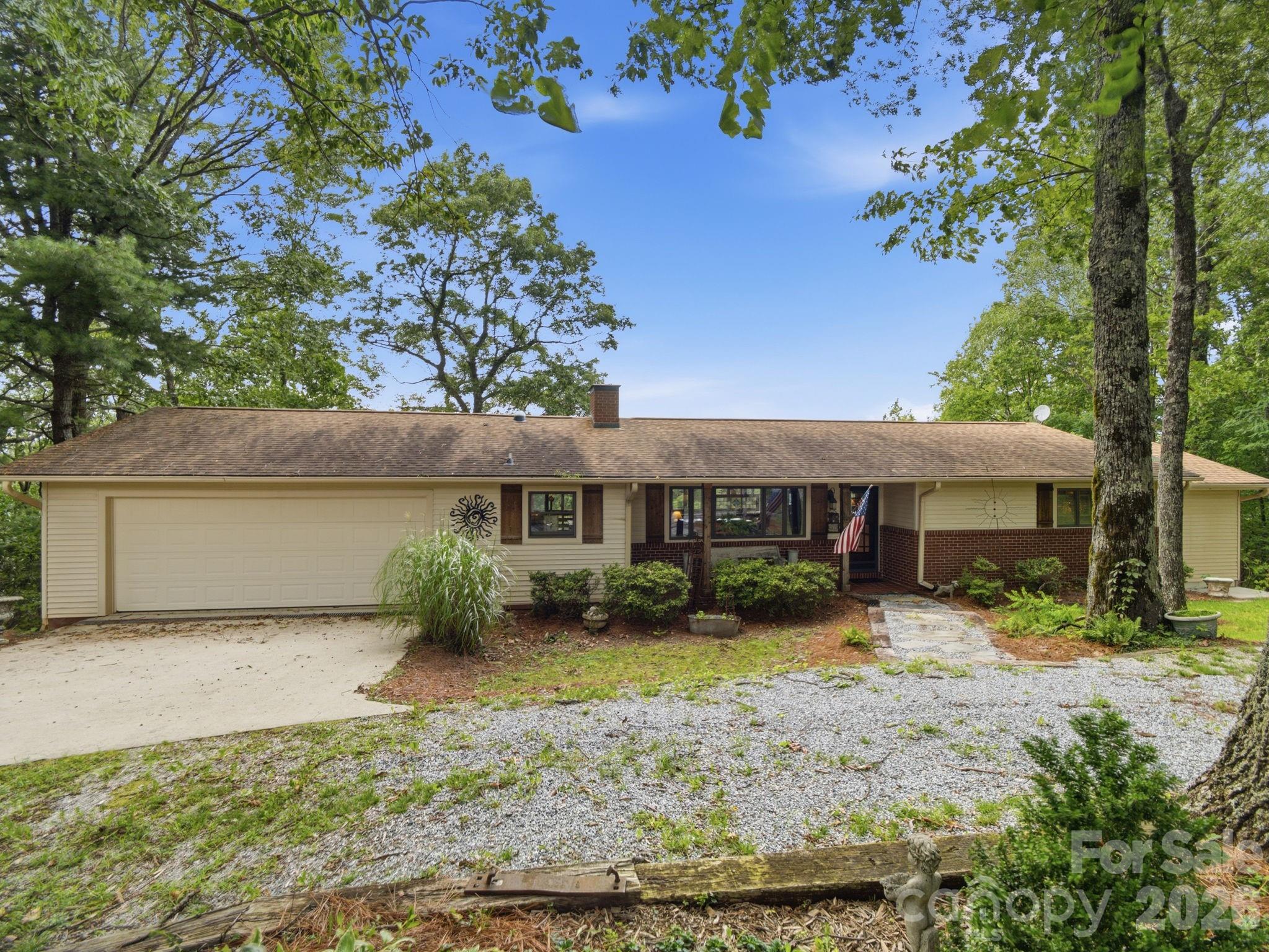 327 Summit Road Property Photo 4