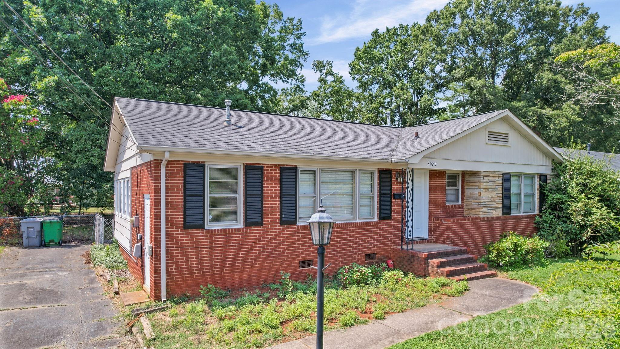 3029 Rosehill Drive Property Photo 2