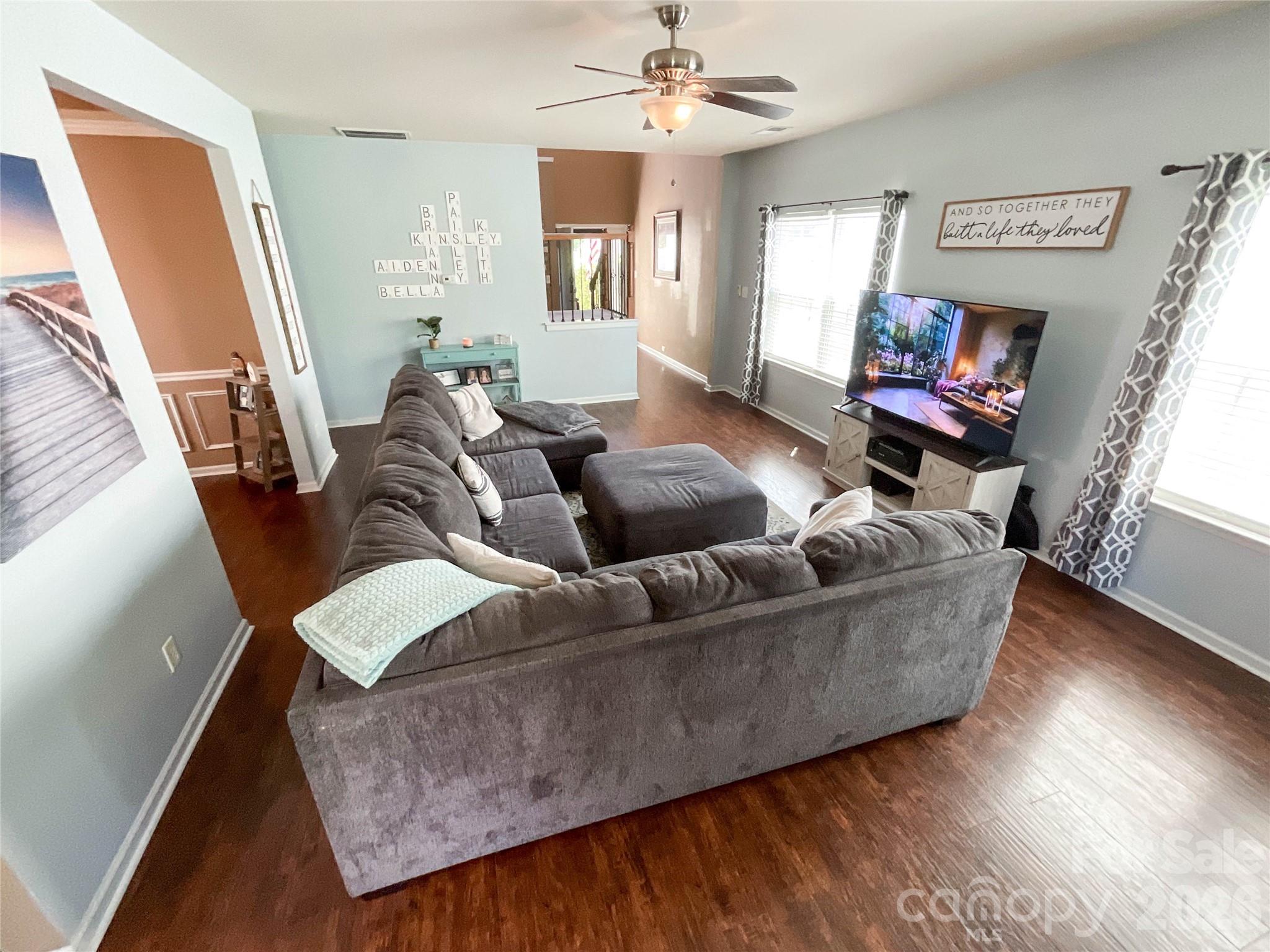 1033 Mountain Laurel Court Property Photo 8