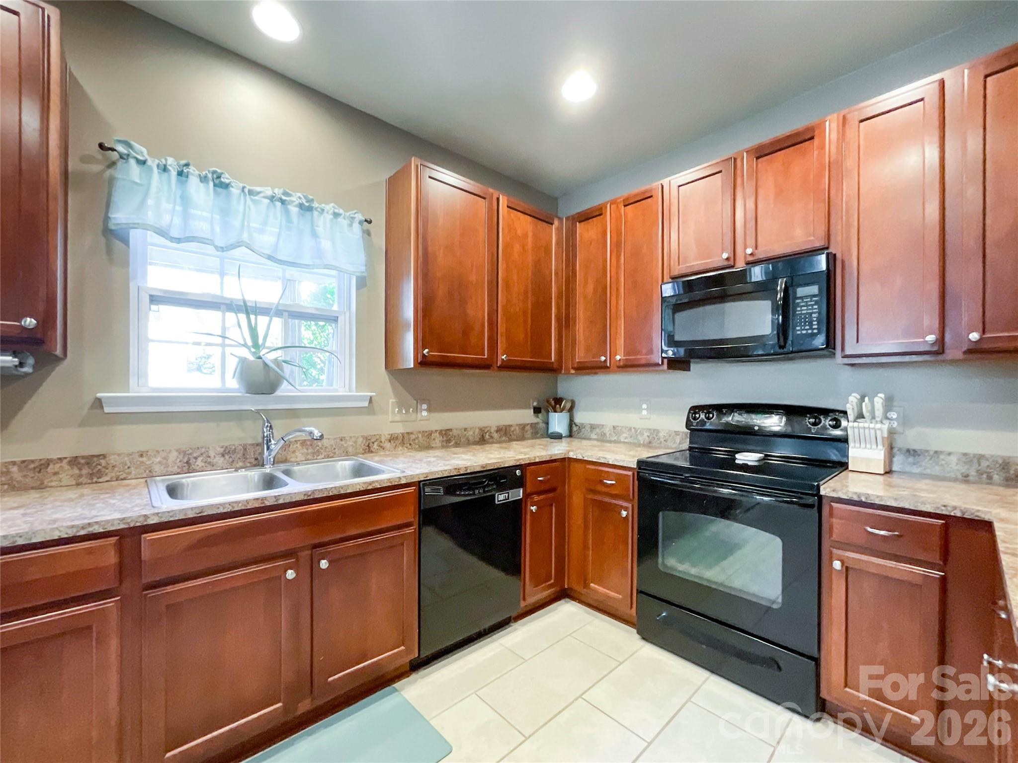 1033 Mountain Laurel Court Property Photo 14