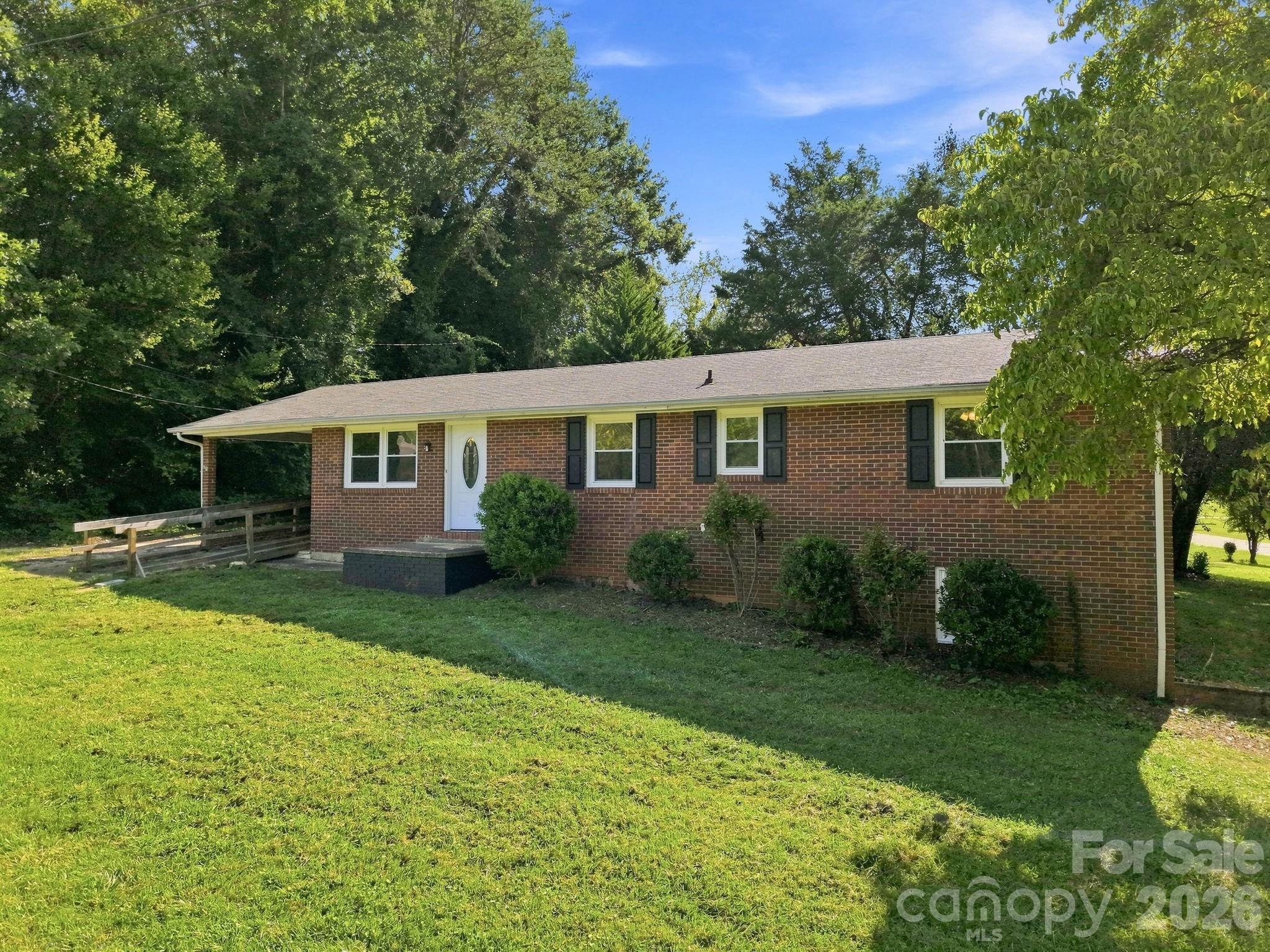 1021 S Caldwell Avenue Property Photo 1