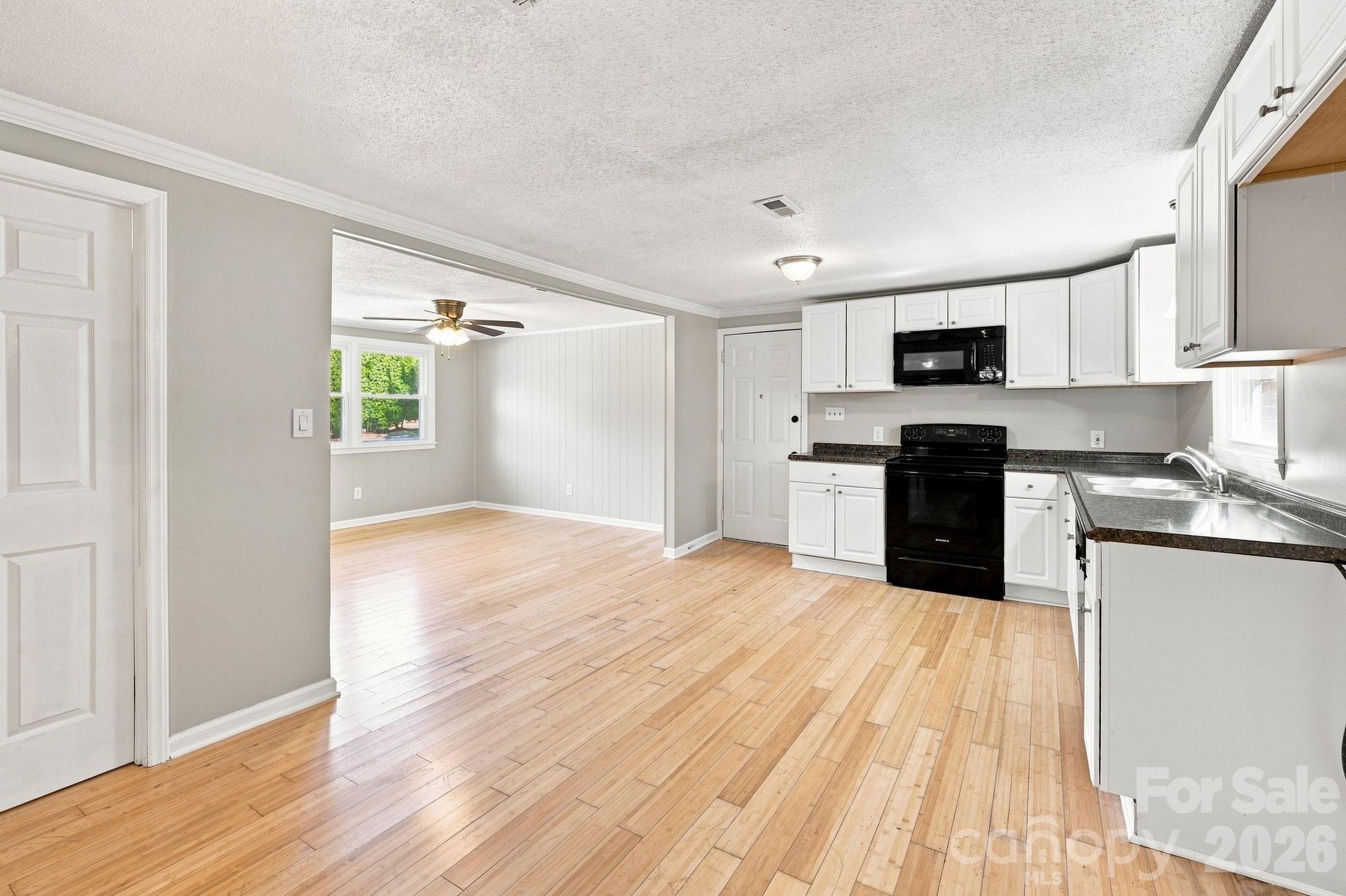 1021 S Caldwell Avenue Property Photo 4