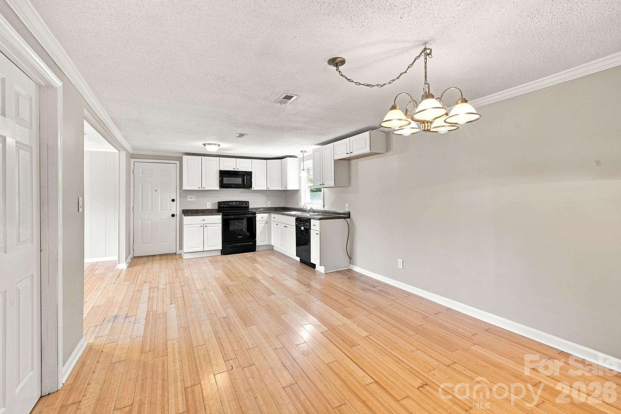 1021 S Caldwell Avenue Property Photo 5
