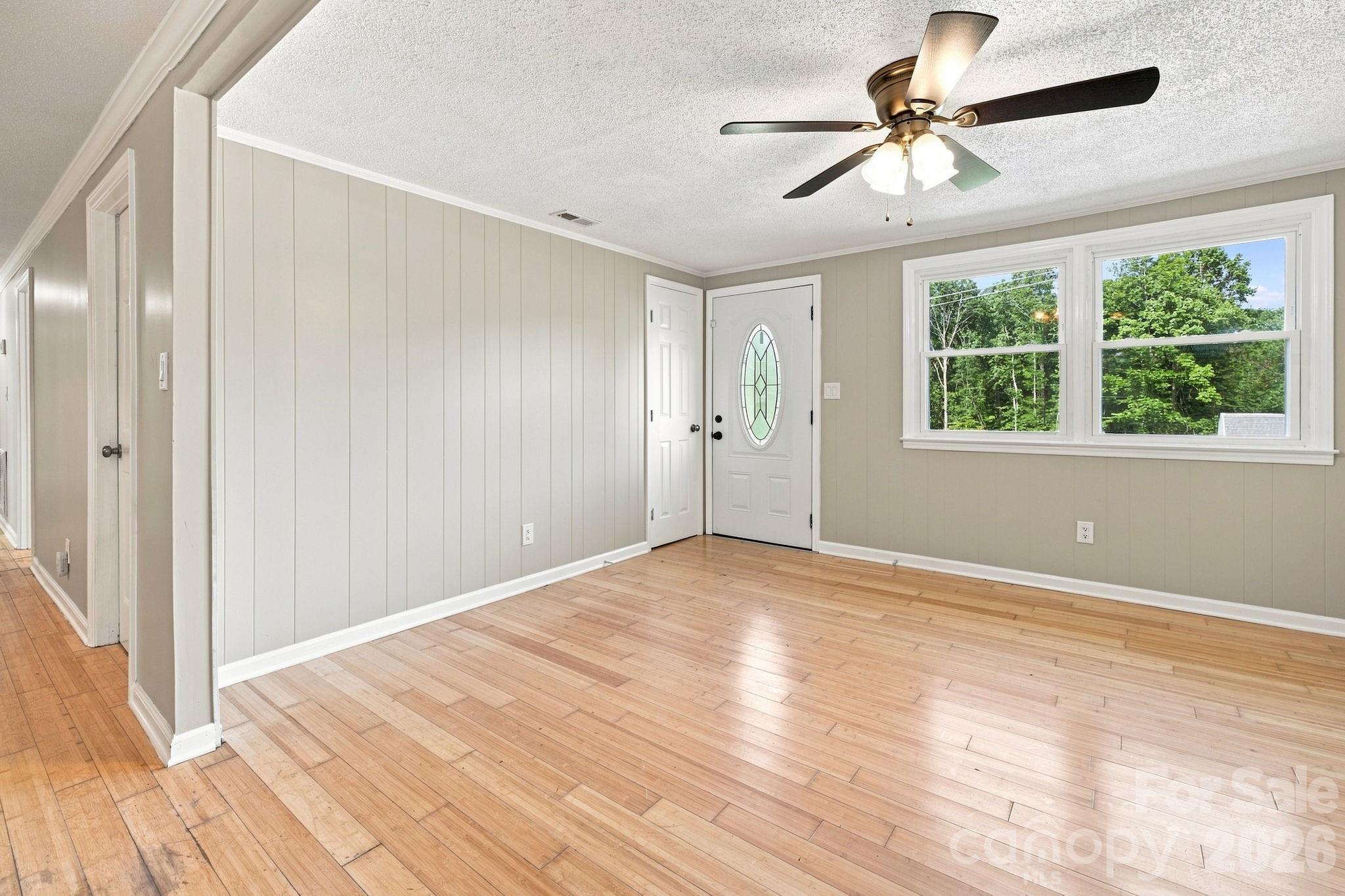1021 S Caldwell Avenue Property Photo 8