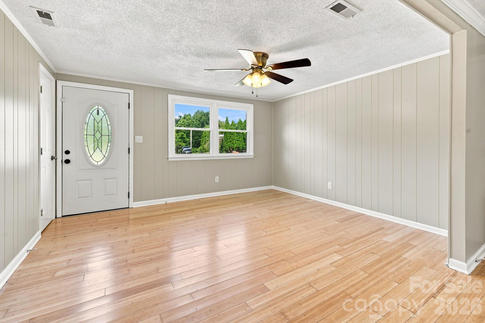 1021 S Caldwell Avenue Property Photo 9