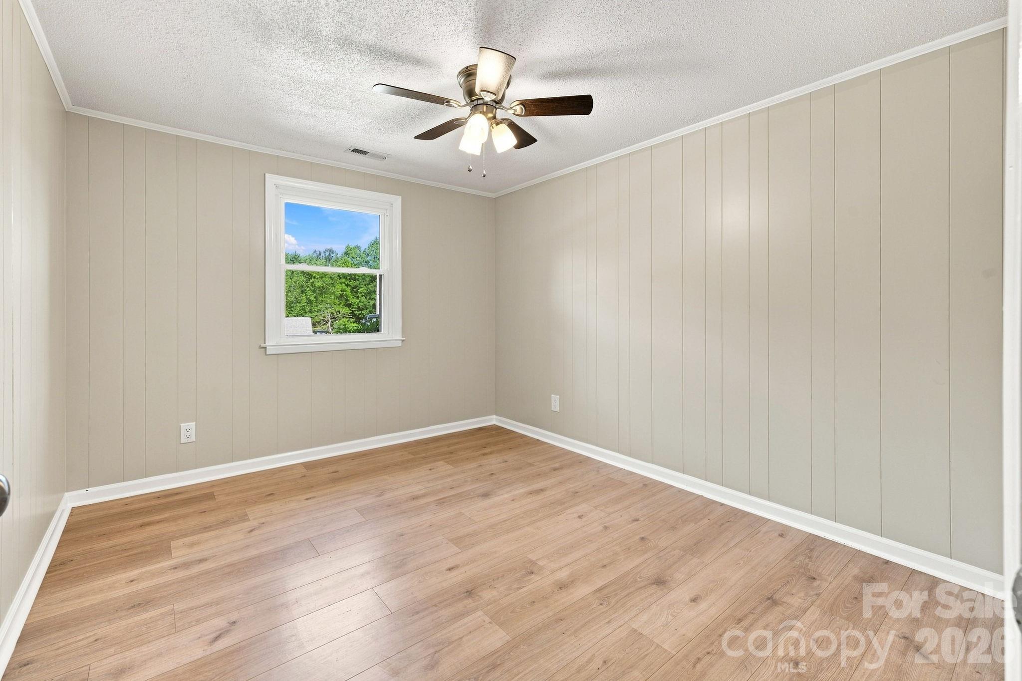 1021 S Caldwell Avenue Property Photo 14