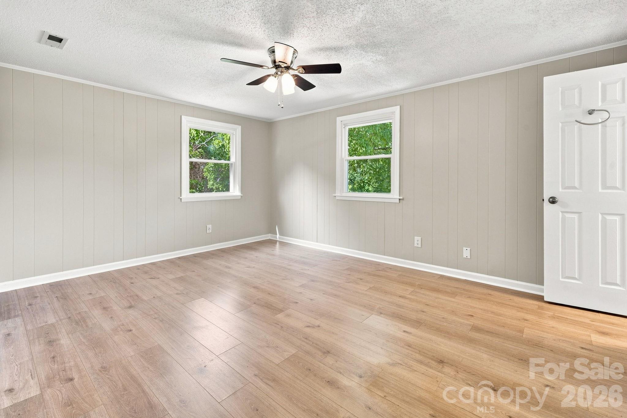 1021 S Caldwell Avenue Property Photo 17