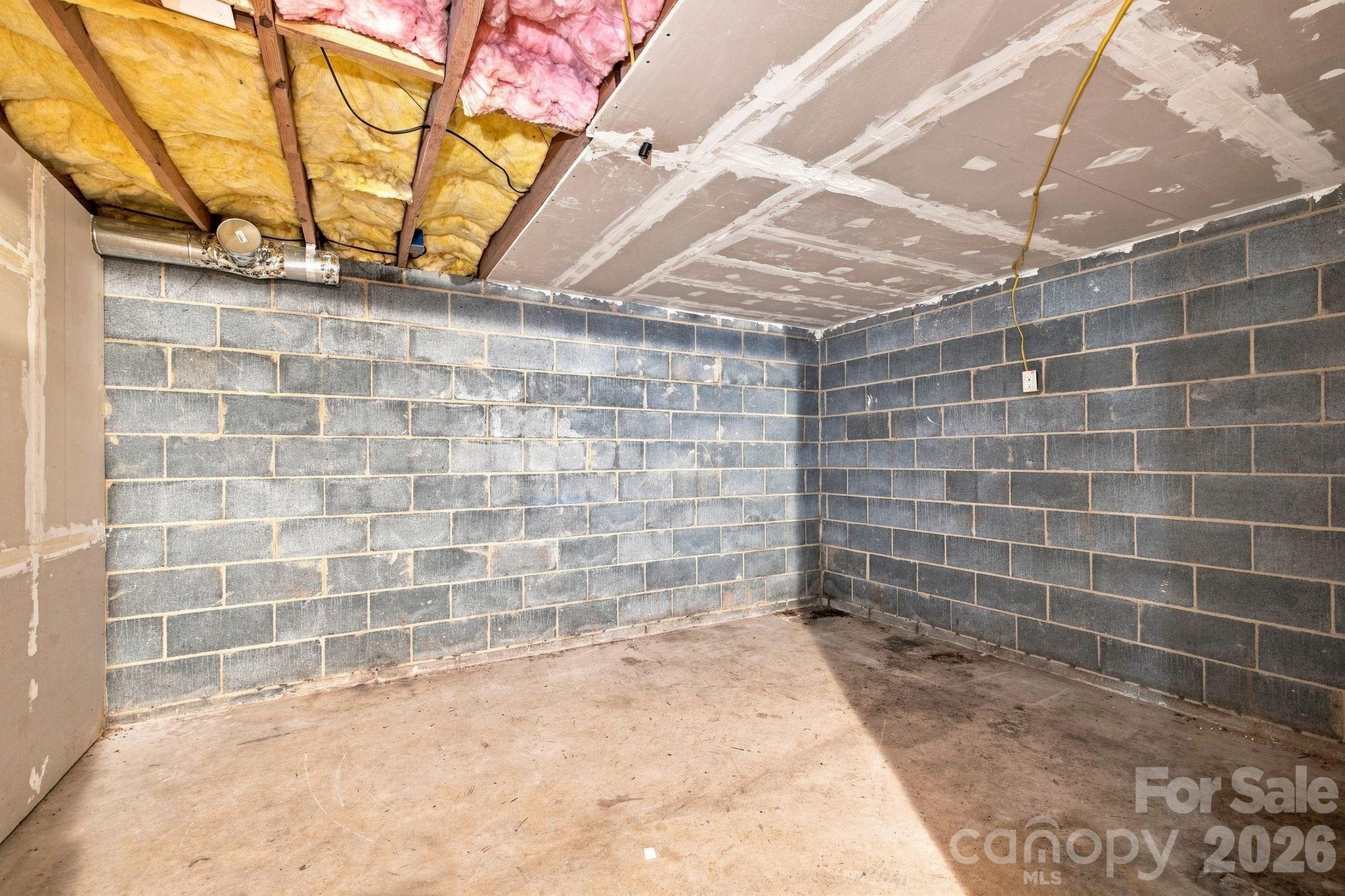 1021 S Caldwell Avenue Property Photo 28