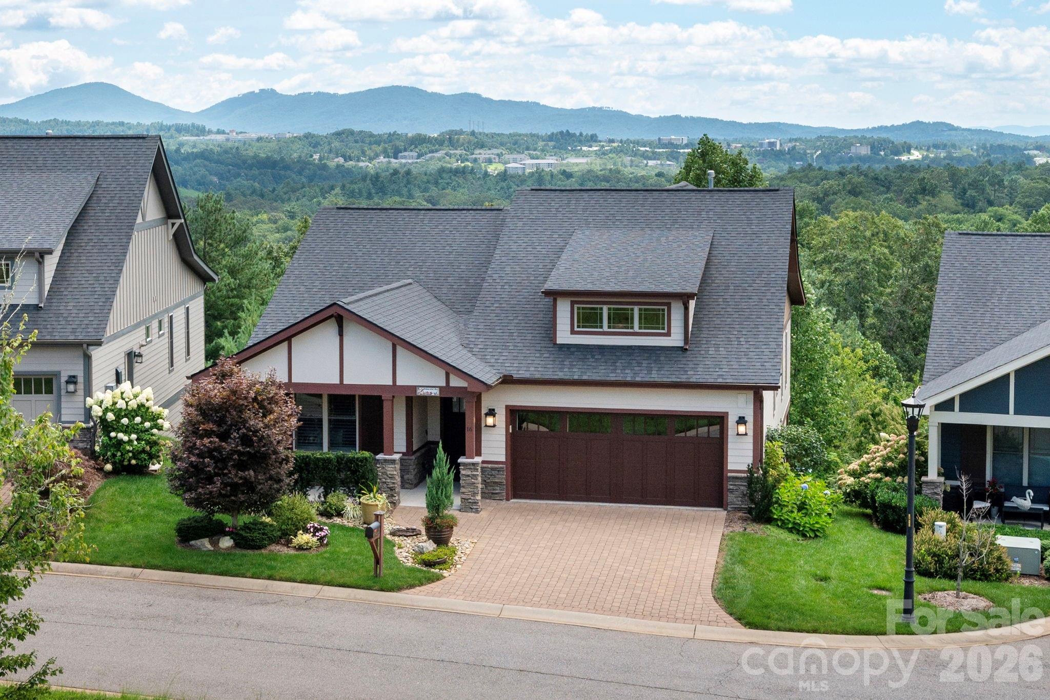 16 Britton Knoll Pass Property Photo 1
